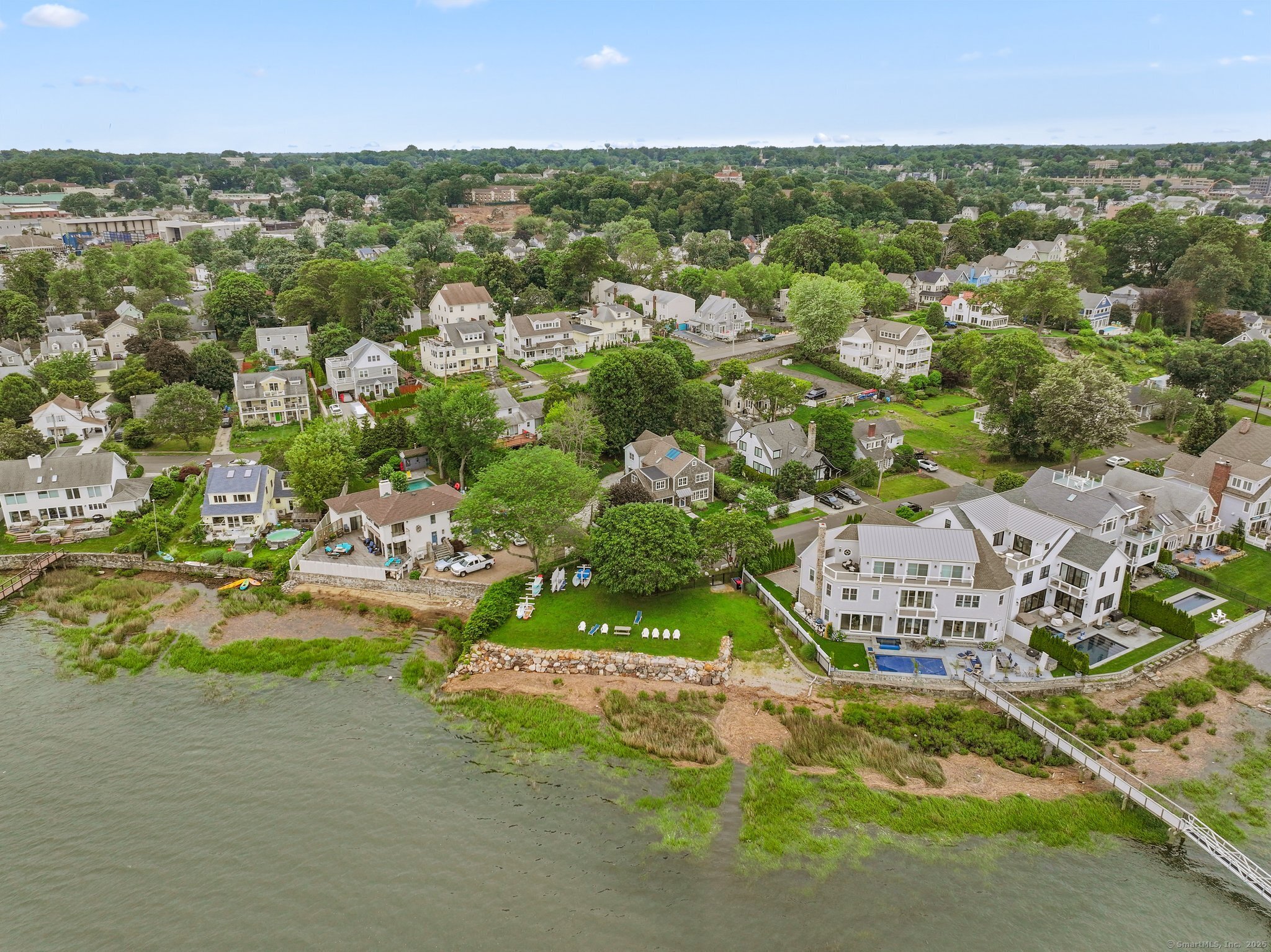 84 Shorefront Park