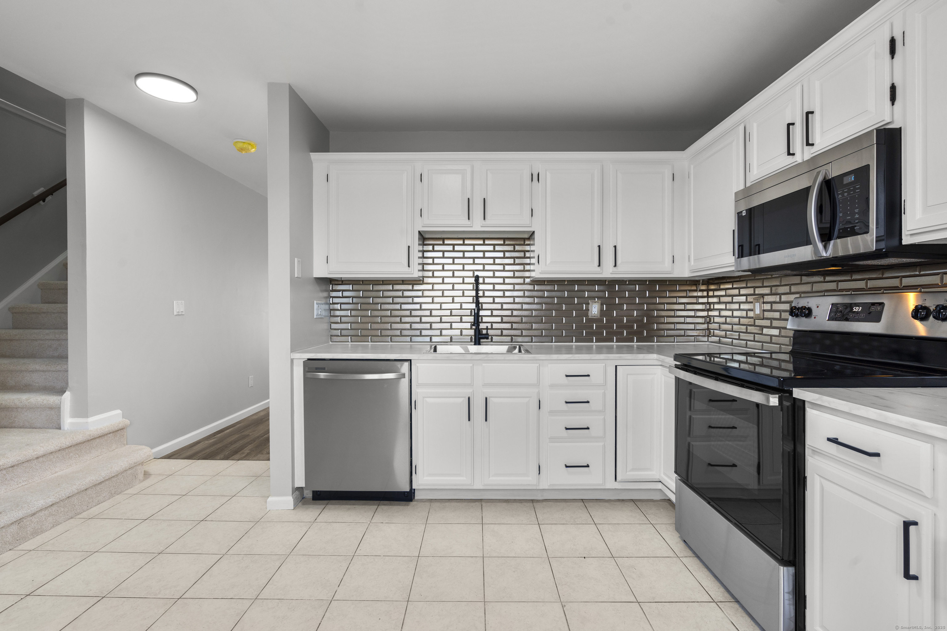489 Wolcott Street #APT 84, Bristol, Connecticut image 8