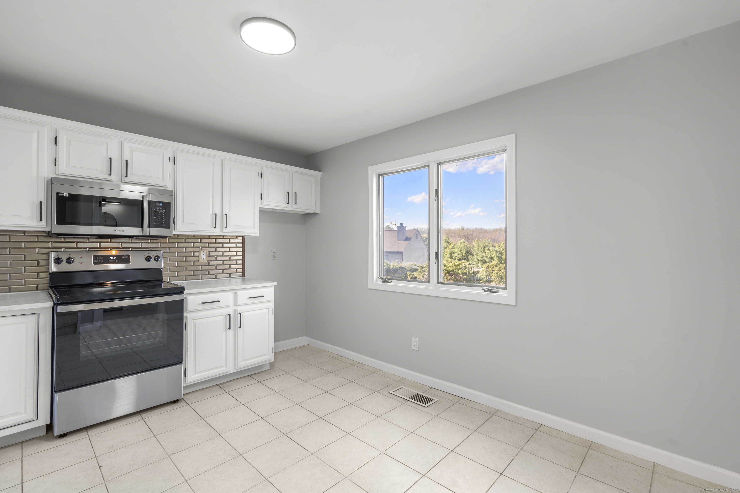 489 Wolcott Street #APT 84, Bristol, Connecticut image 9