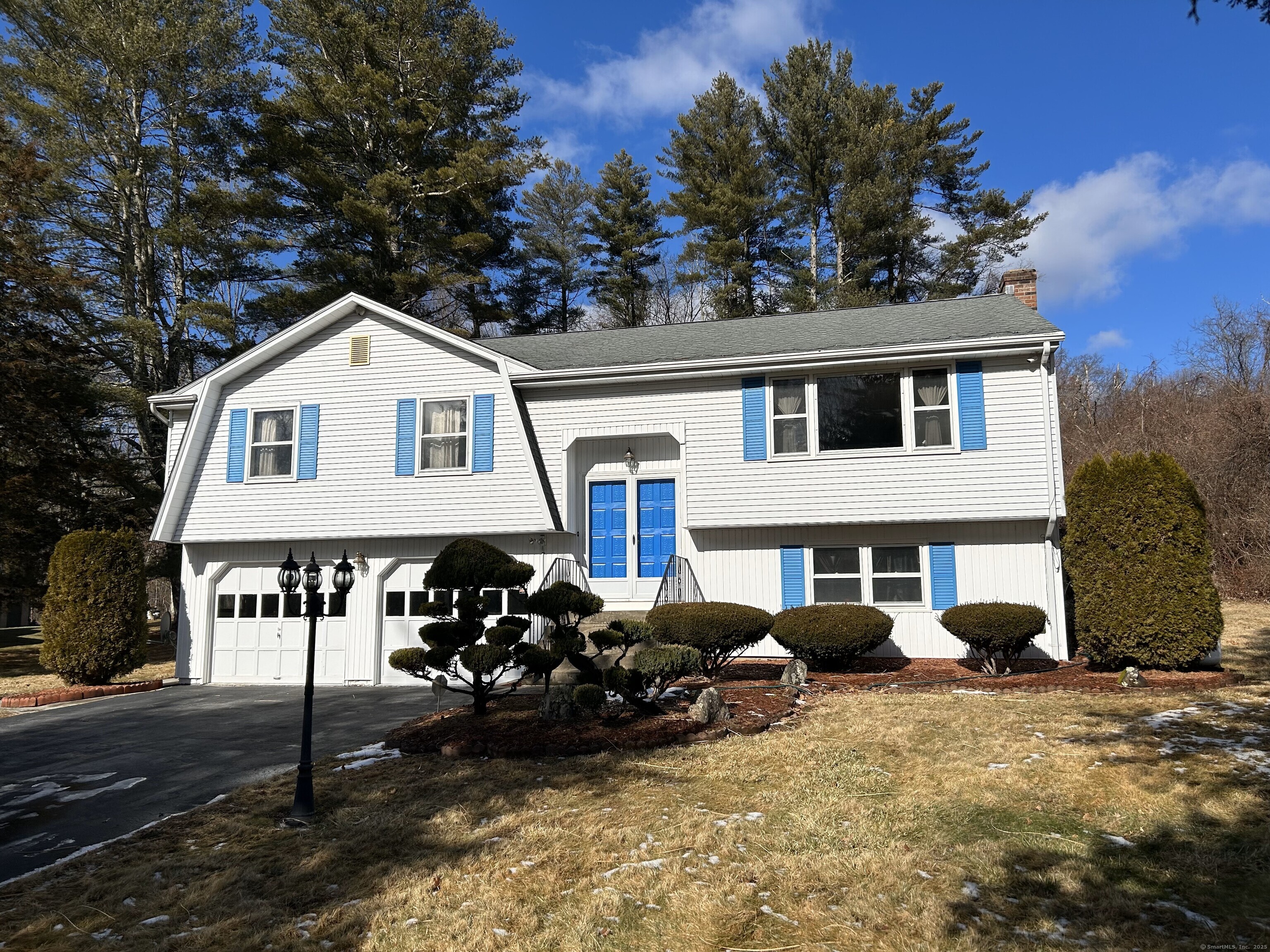 Johnson Road, Marlborough, Connecticut - 3 Bedrooms  
3 Bathrooms  
7 Rooms - 