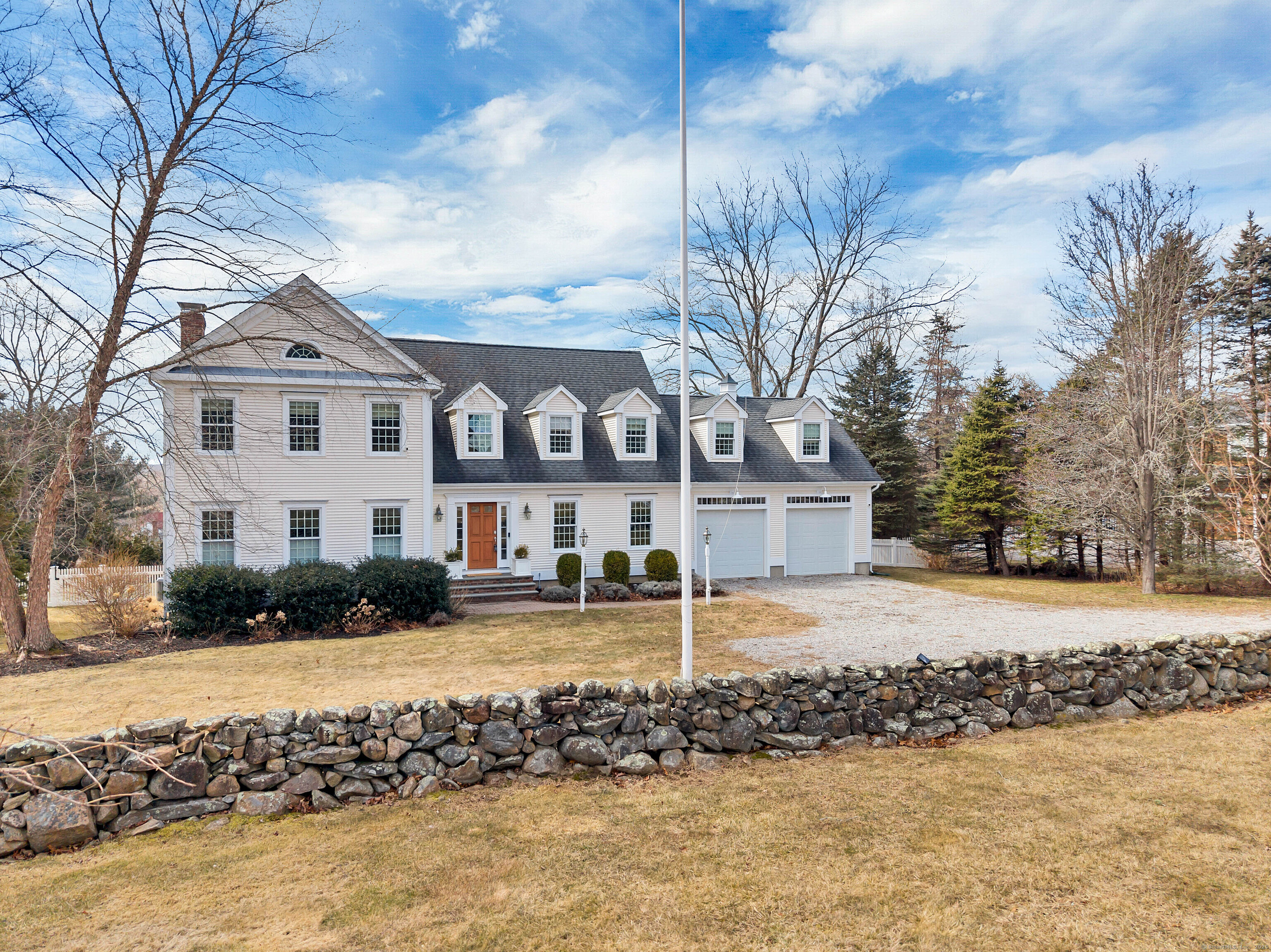 Groton Long Point Road, Groton, Connecticut - 4 Bedrooms  
3 Bathrooms  
11 Rooms - 