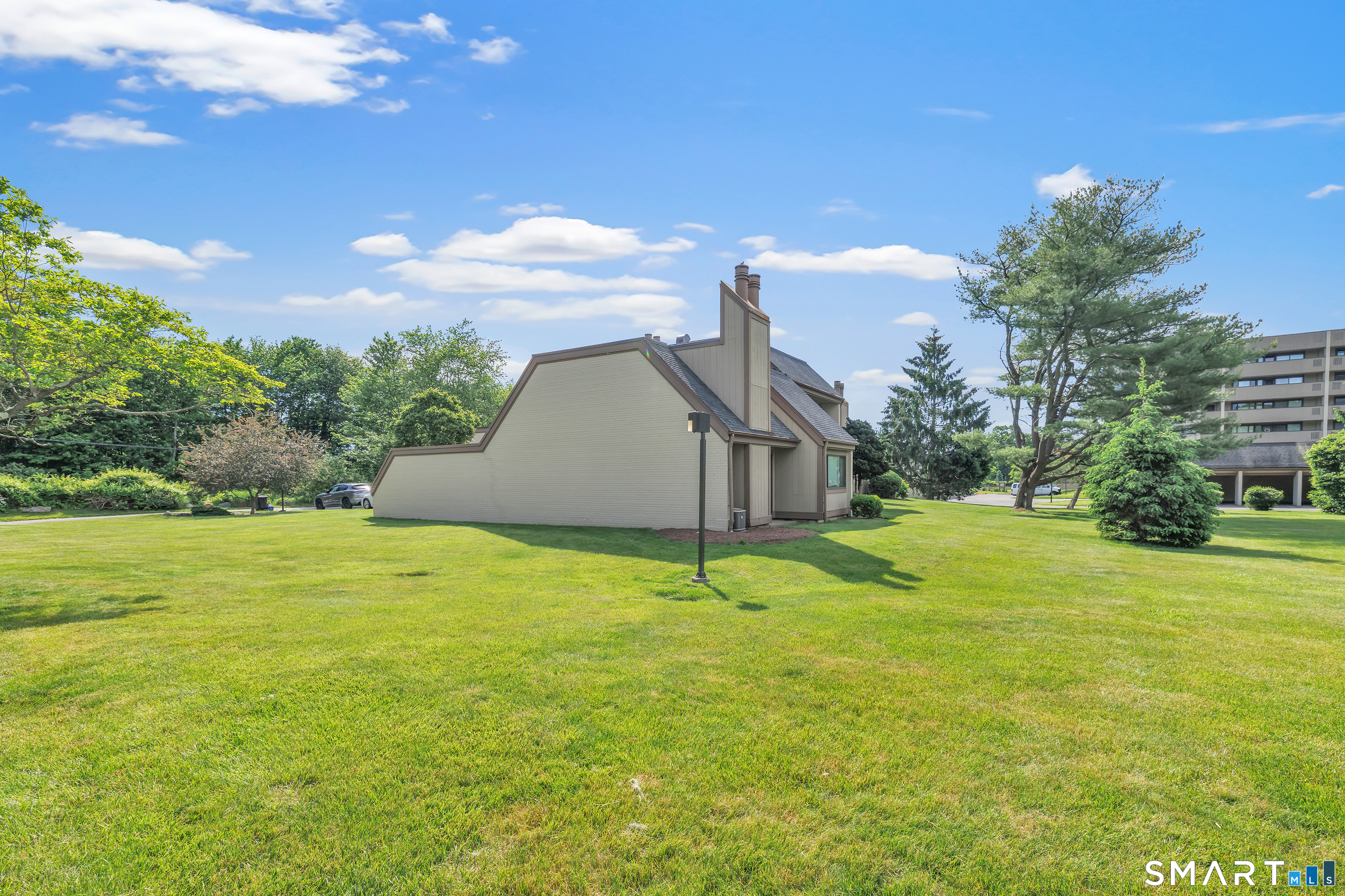85 Viscount Drive 2E
