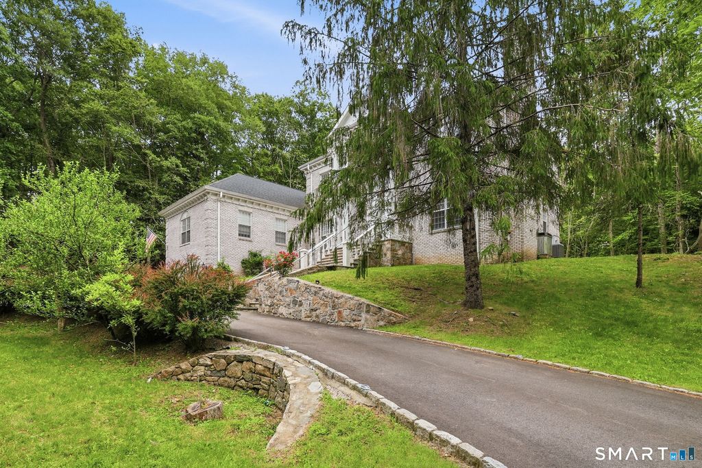 Photo of 18 W Haviland Lane, Stamford, CT 06903 (MLS # 24183750)