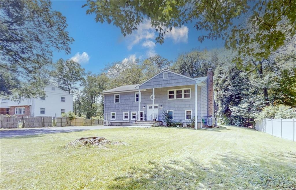 Robert Lane, Westport, Connecticut - 5 Bedrooms  
3 Bathrooms  
12 Rooms - 