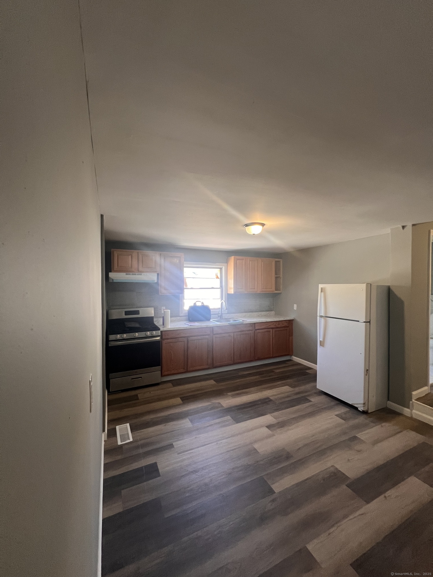 Blatchley Avenue, New Haven, Connecticut - 3 Bedrooms  
1 Bathrooms  
6 Rooms - 