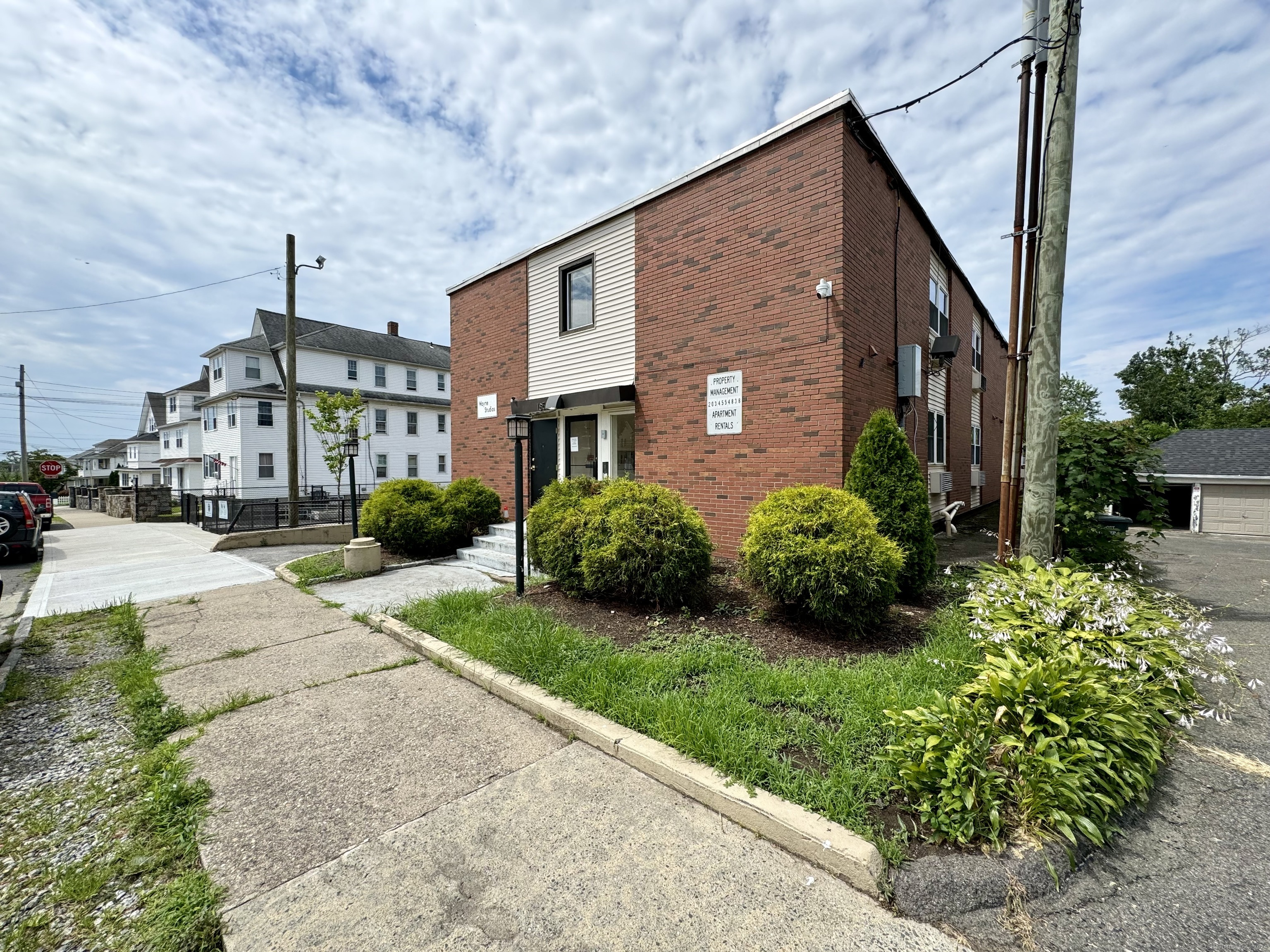 Rental Property at 155 Wayne Street 13, Bridgeport, Connecticut - Bathrooms: 1 
Rooms: 2  - $1,400 MO.