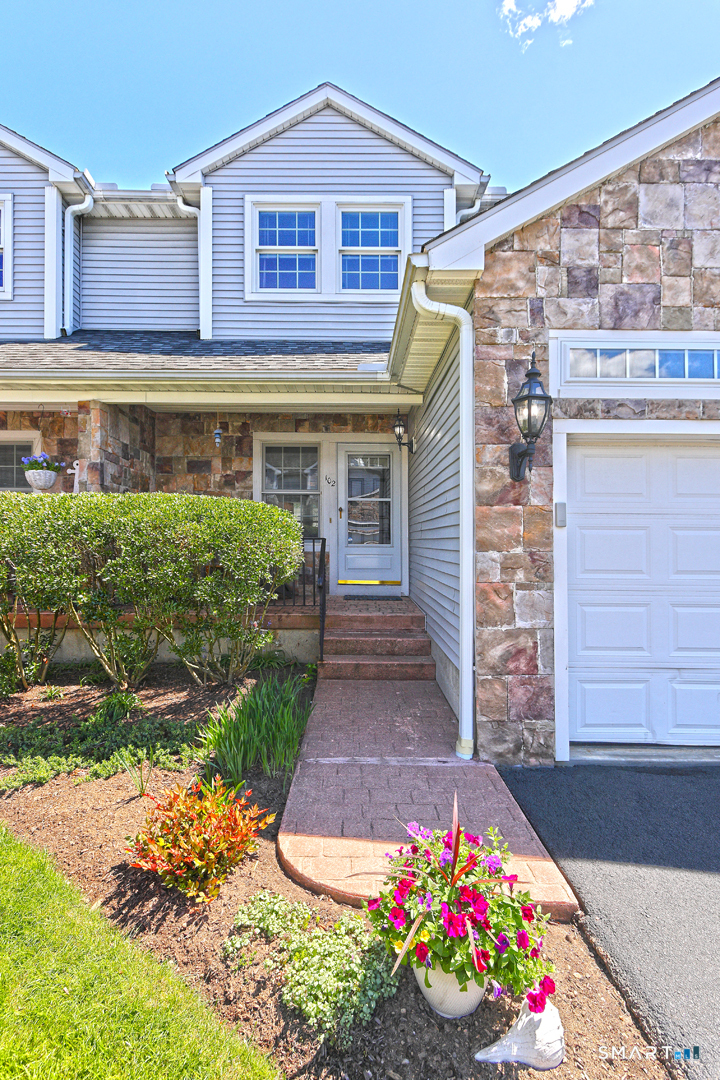102 Lantern Court 102