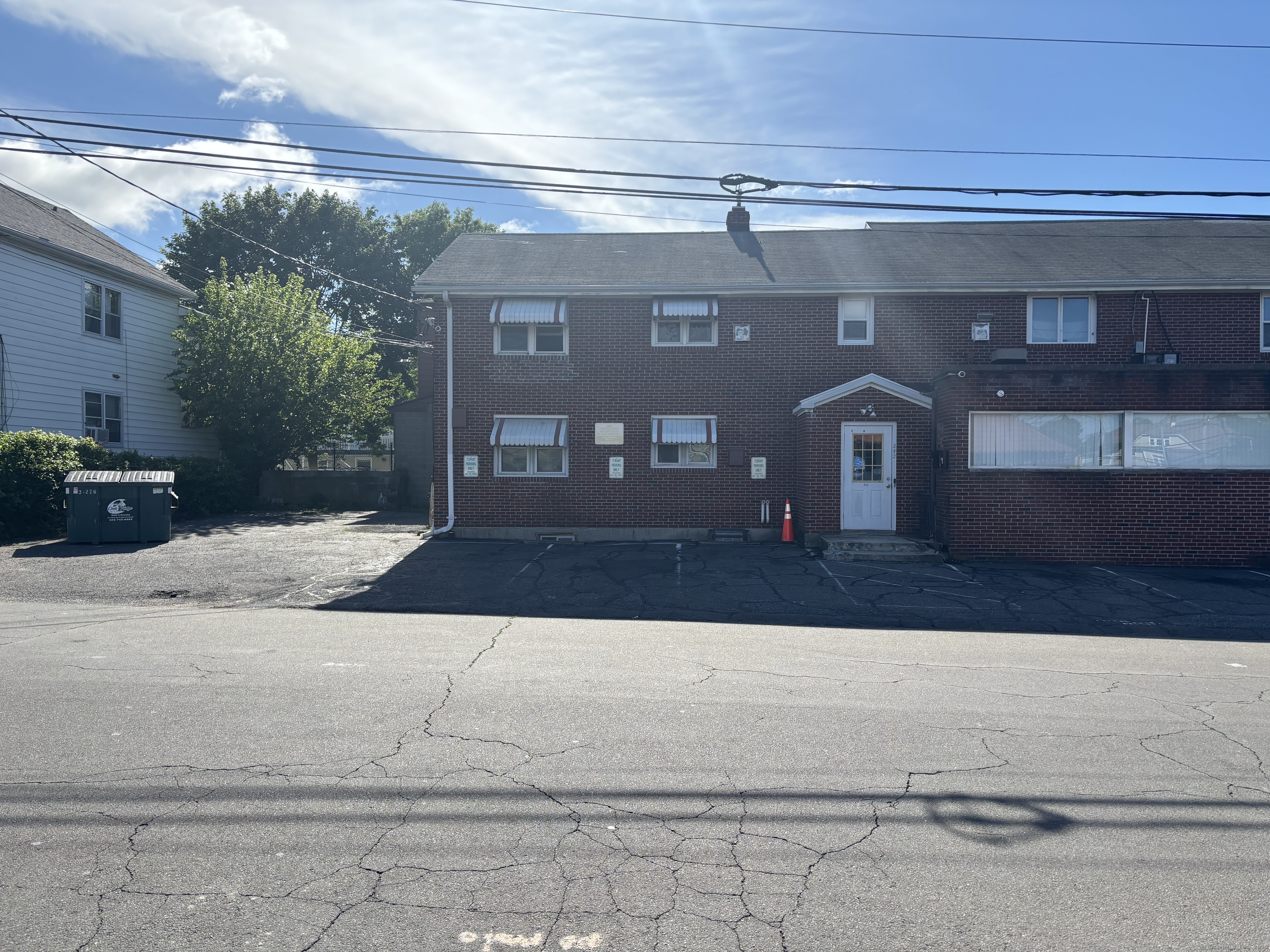 Kent Avenue, Bridgeport, Connecticut - 2 Bedrooms  
1 Bathrooms  
5 Rooms - 