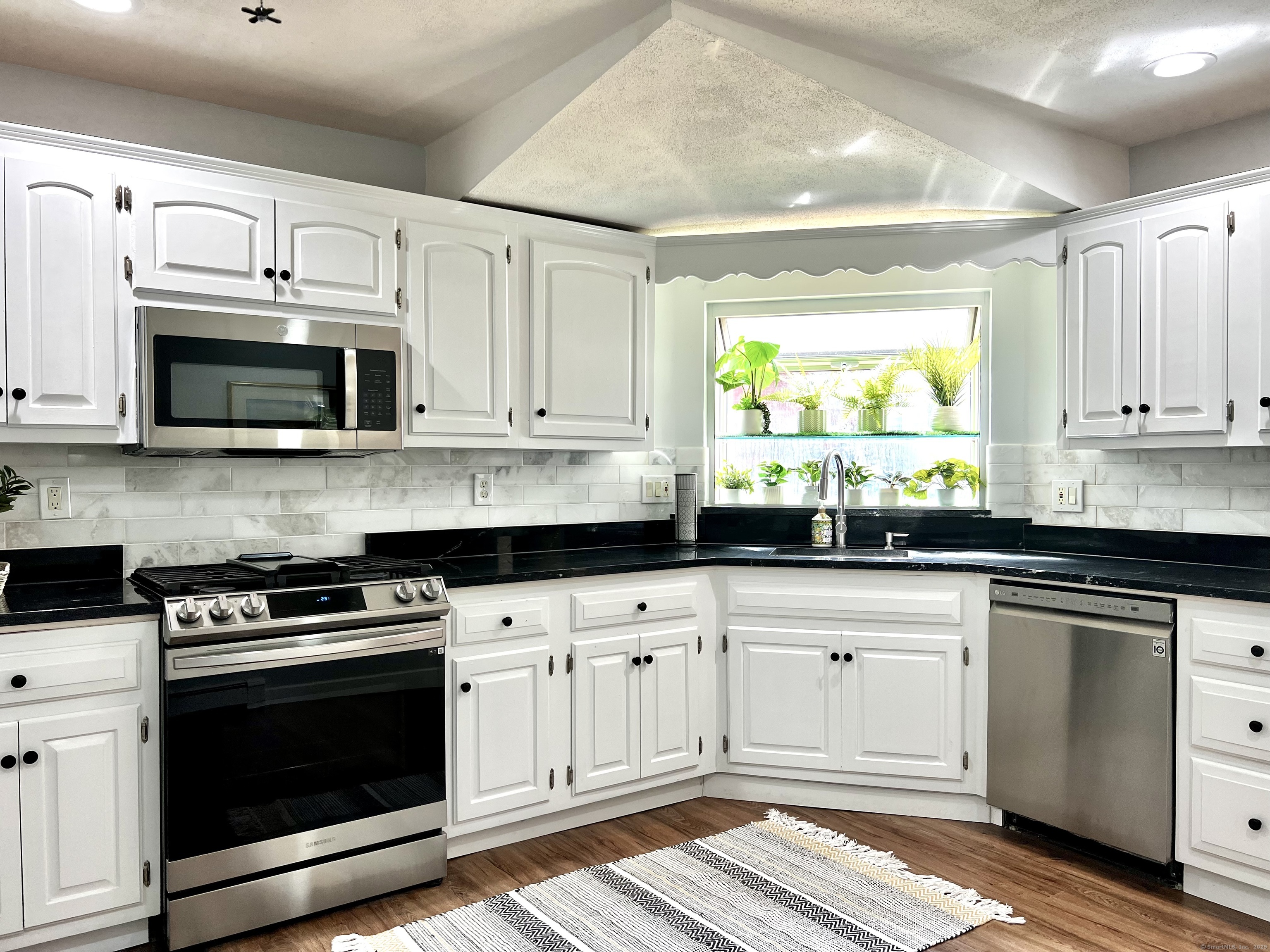 115 Deerfield Drive, Trumbull, Connecticut image 6