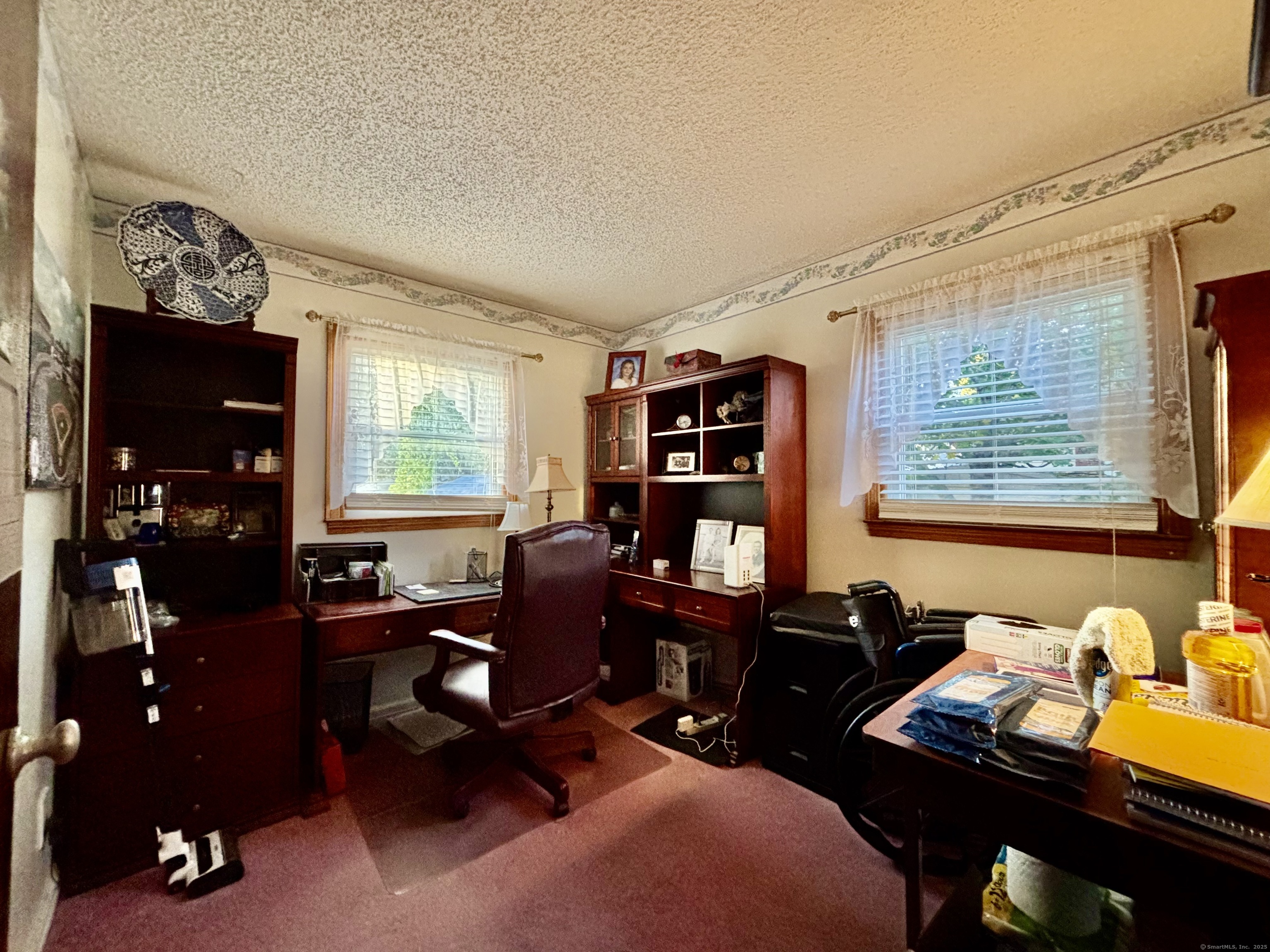 Newington, Connecticut 06111, United States, 2 Bedrooms Bedrooms, ,1 BathroomBathrooms,Residential,Active,231355