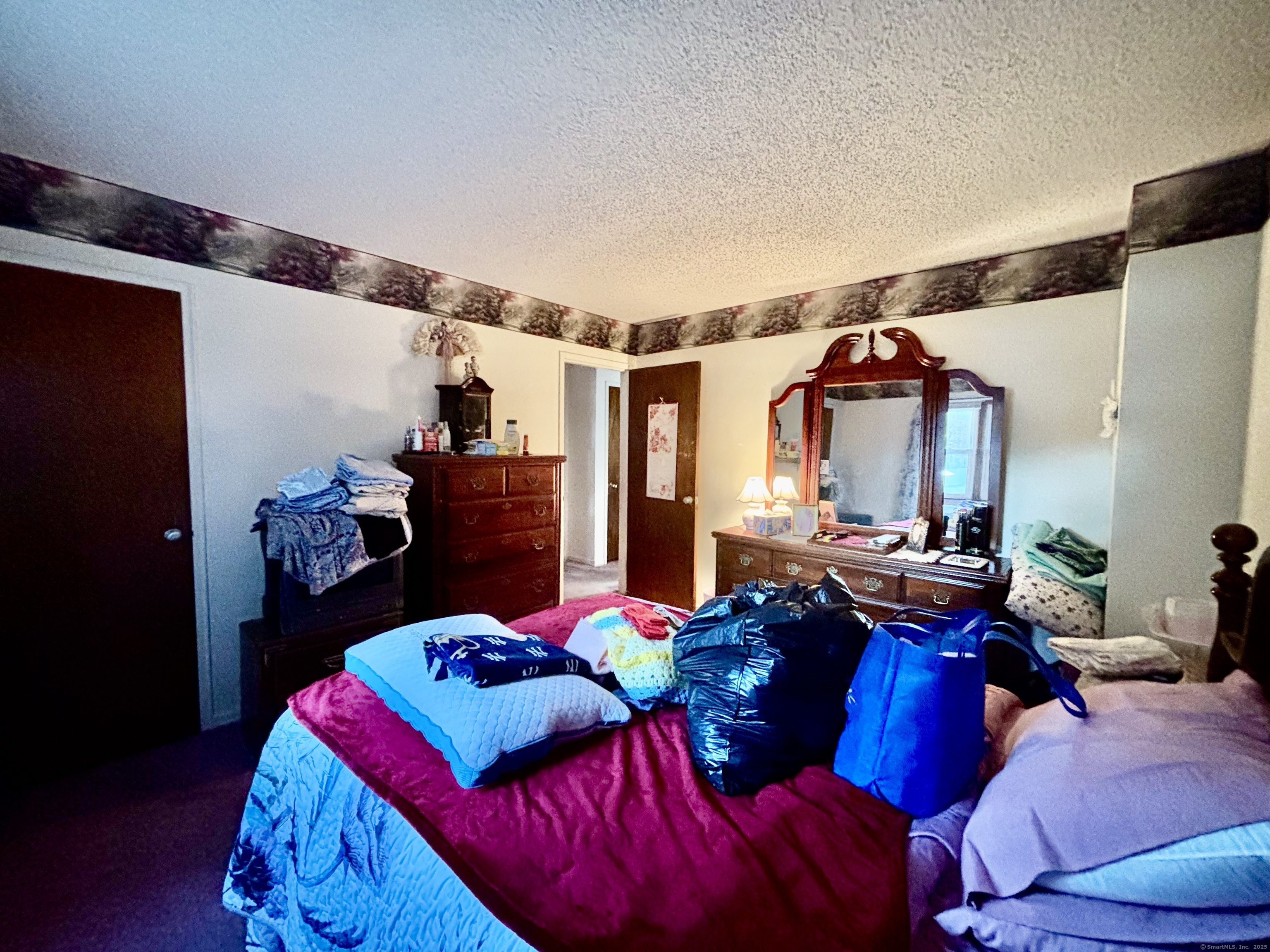 Newington, Connecticut 06111, United States, 2 Bedrooms Bedrooms, ,1 BathroomBathrooms,Residential,Active,231355