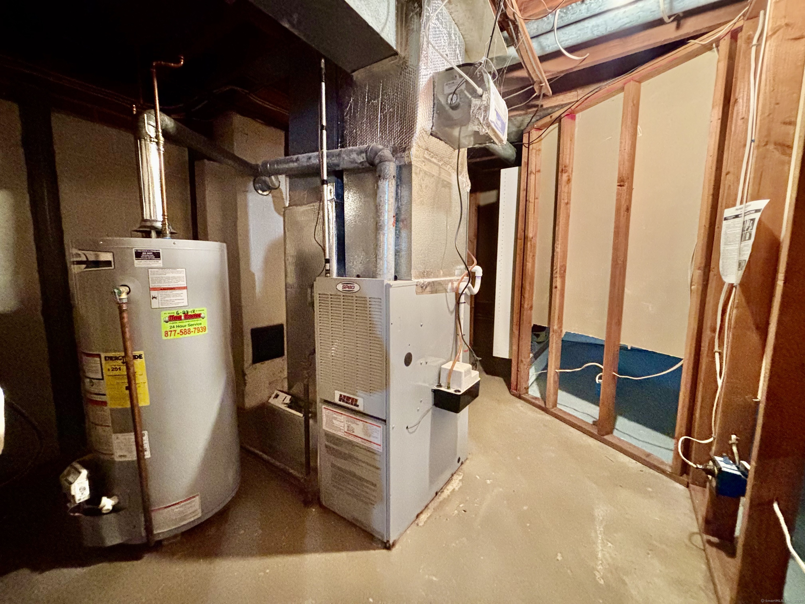 Newington, Connecticut 06111, United States, 2 Bedrooms Bedrooms, ,1 BathroomBathrooms,Residential,Active,231355