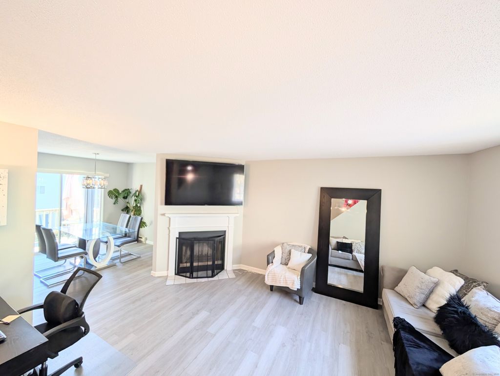 Photo of 925 Oronoke Road #18B, Waterbury, CT 06708 (MLS # 24132738)