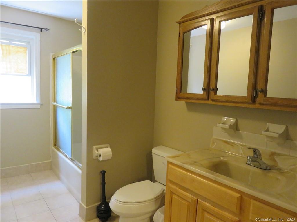 Farmington, Connecticut 06085, United States, 4 Bedrooms Bedrooms, ,2 BathroomsBathrooms,Residential,Active,138308