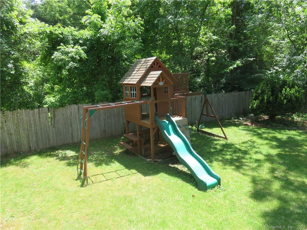 Farmington, Connecticut 06085, United States, 4 Bedrooms Bedrooms, ,2 BathroomsBathrooms,Residential,Active,138308