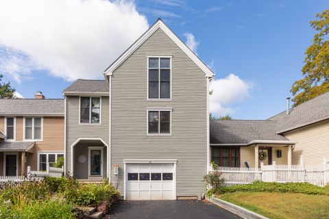 Photo of 20 Farm Drive #20, Farmington, CT 06032 (MLS # 24129937)