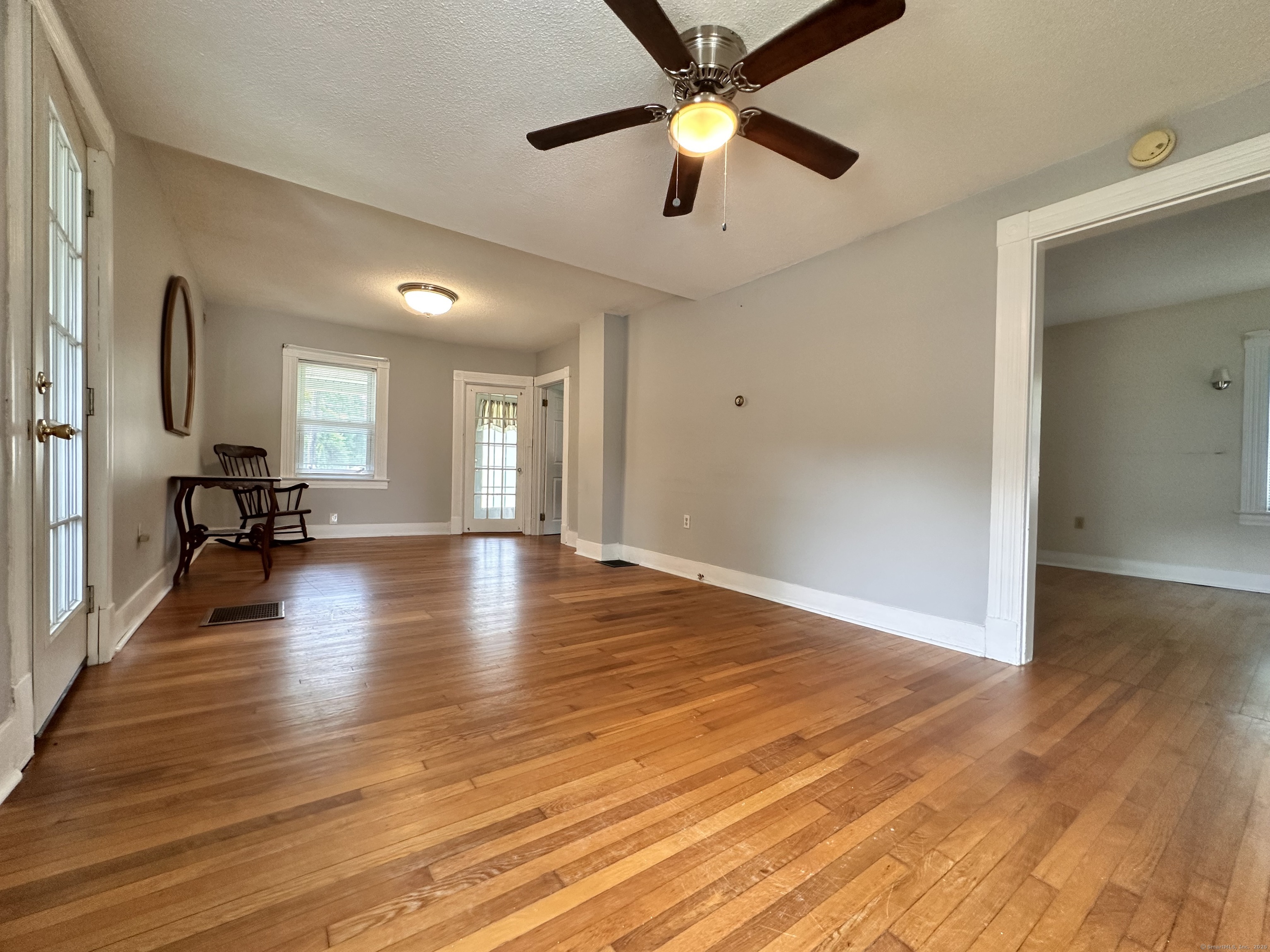 319 first floor Berlin Street