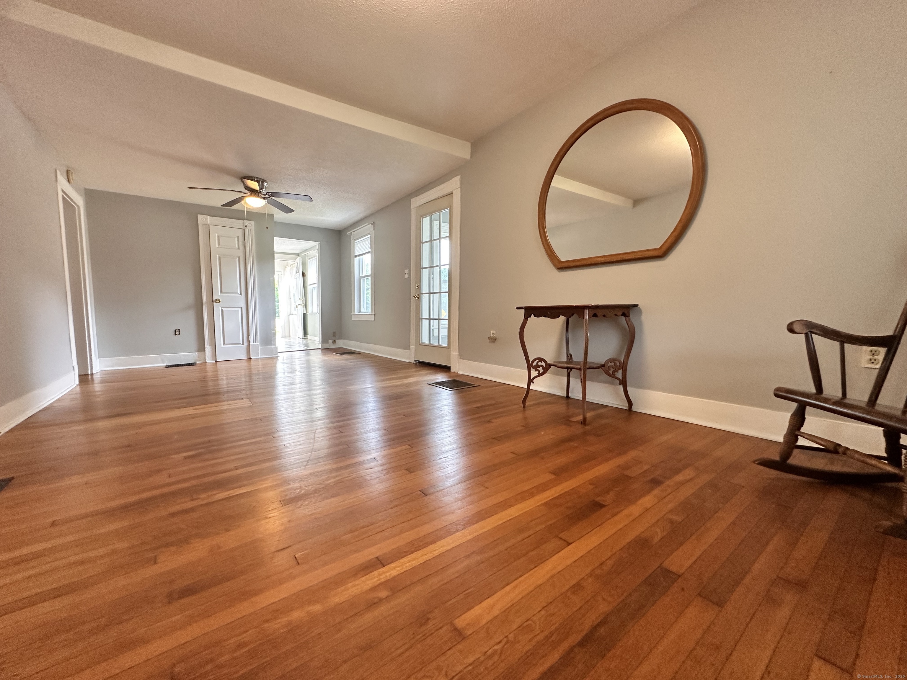 319 first floor Berlin Street