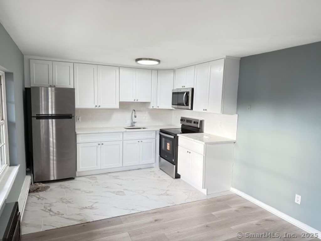Photo of 8 Wardwell Street #APT 6, Stamford, CT 06902 (MLS # 24128068)