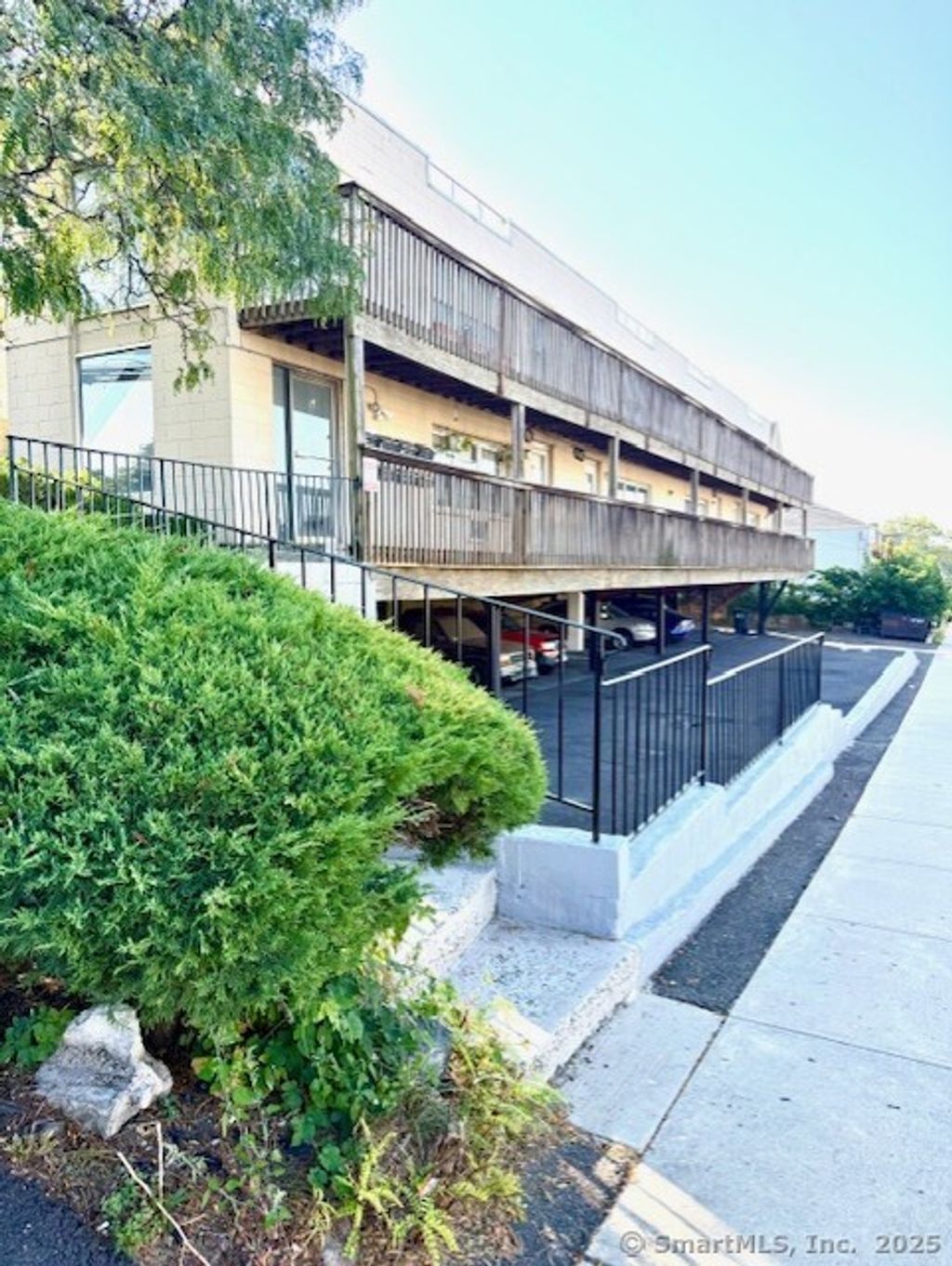 Photo of 8 Wardwell Street #APT 6, Stamford, CT 06902 (MLS # 24128068)