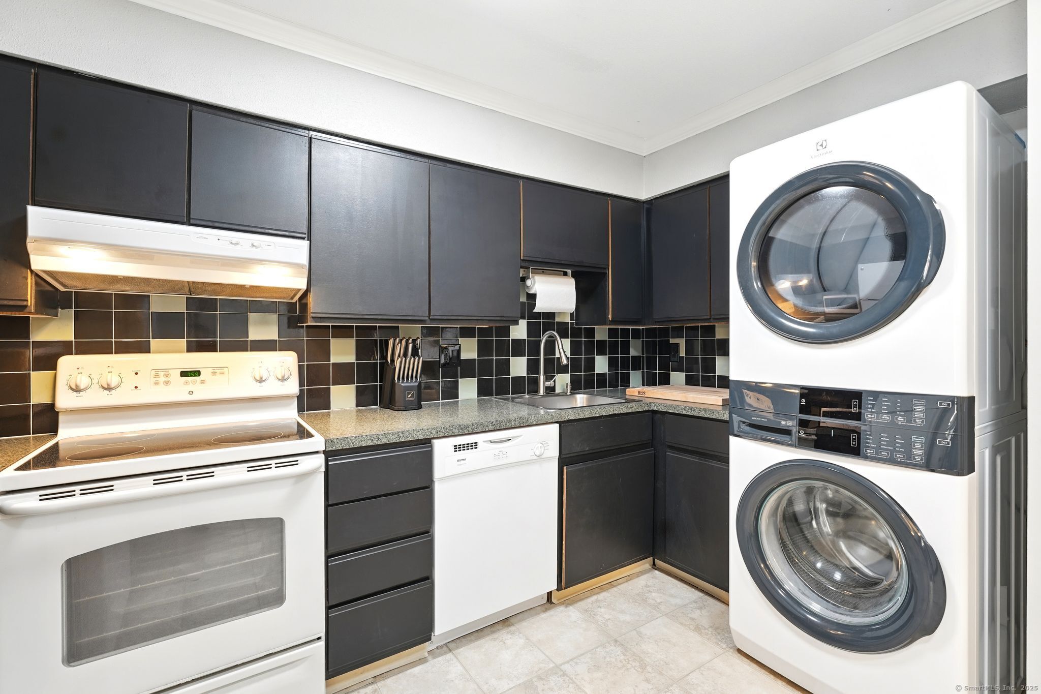 426 Emmett Street #APT I, Bristol, Connecticut image 14