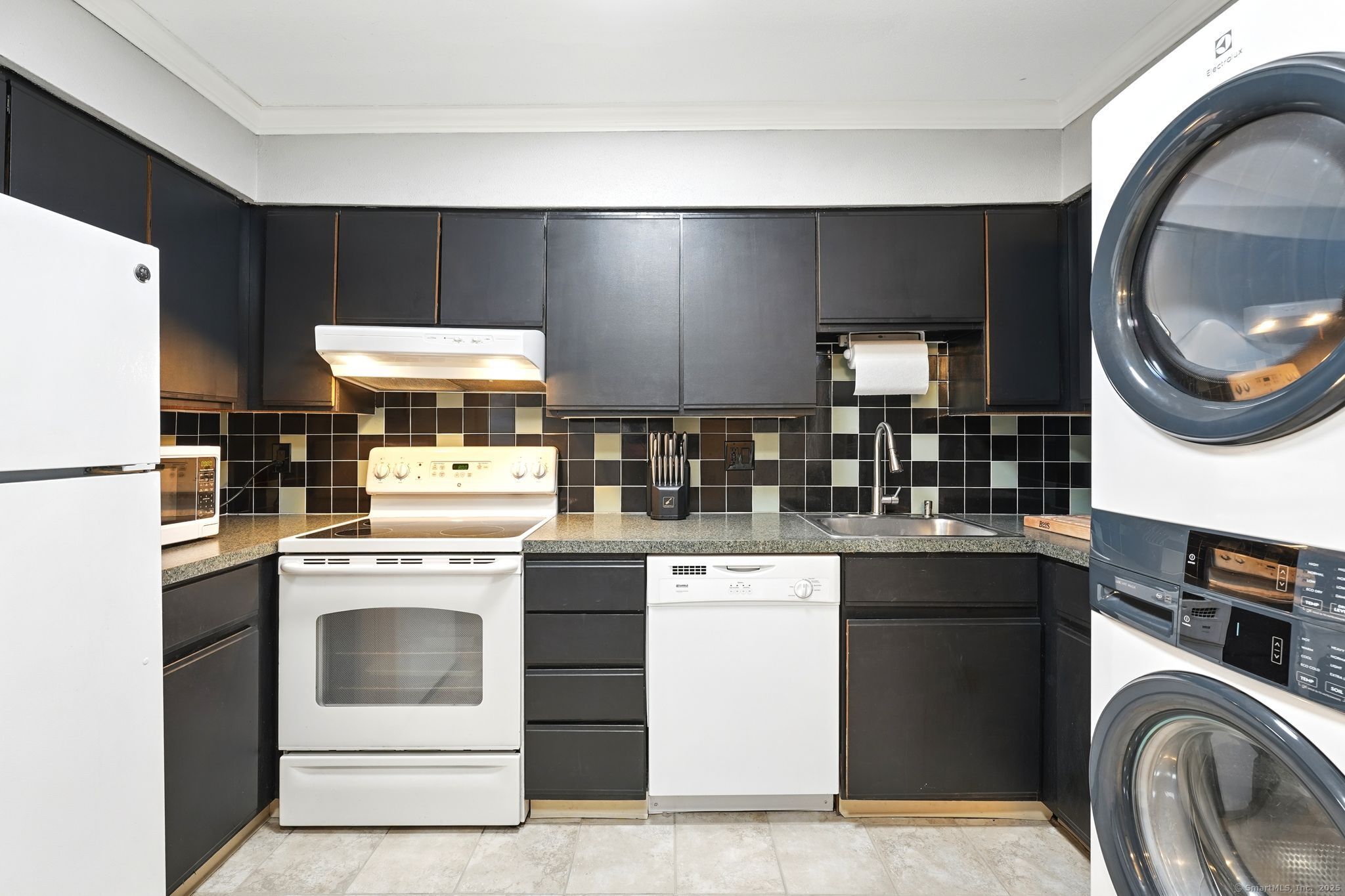 426 Emmett Street #APT I, Bristol, Connecticut image 16