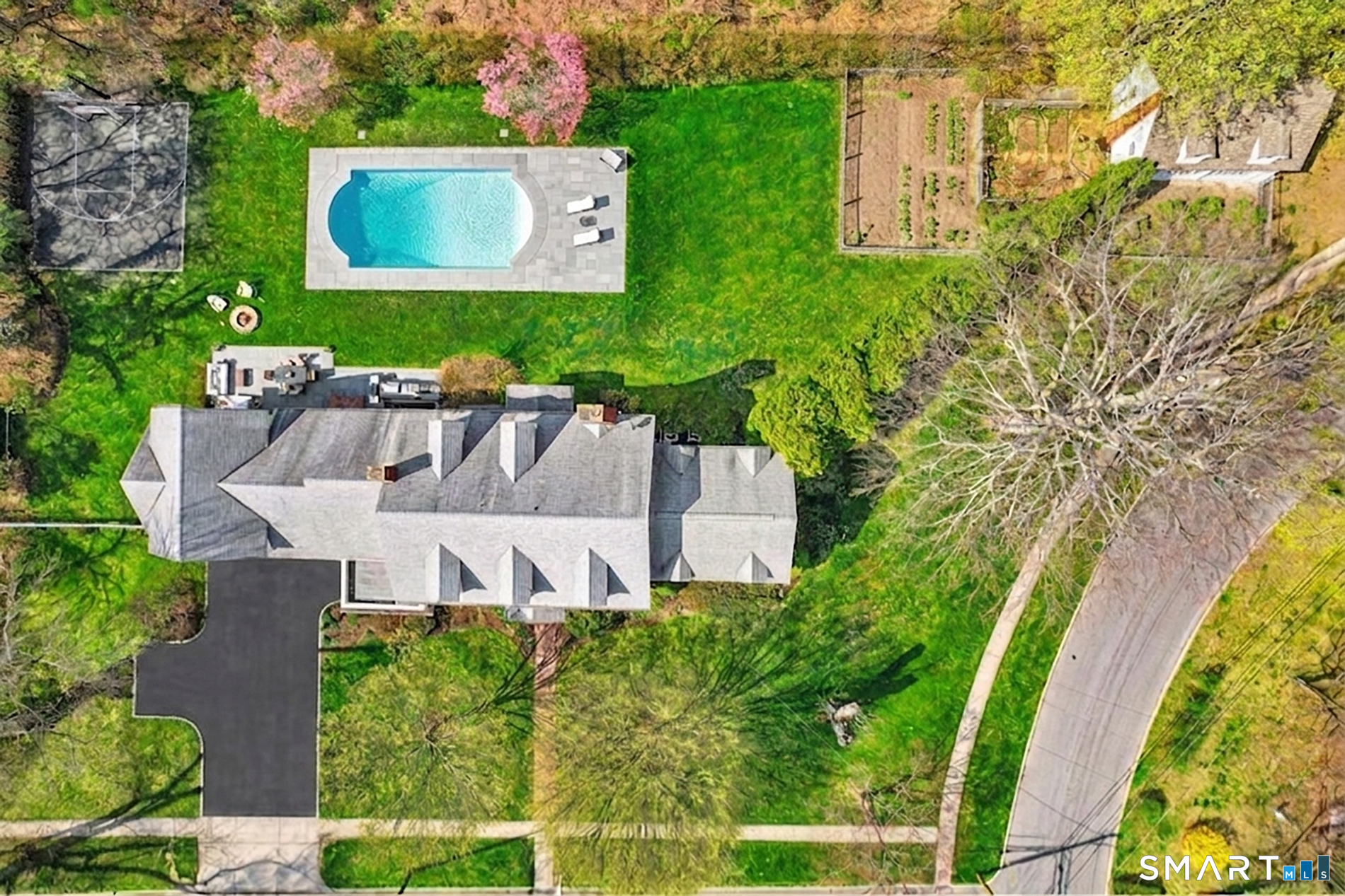 16 Lookout Drive North