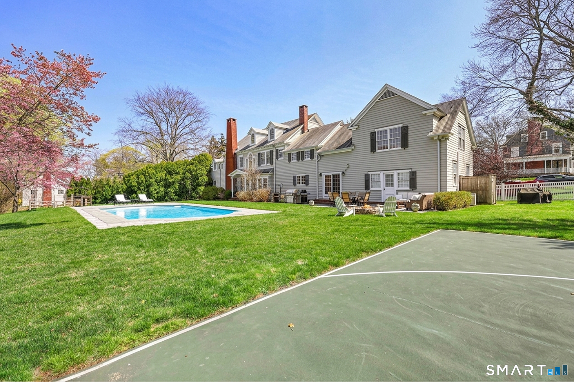 16 Lookout Drive North