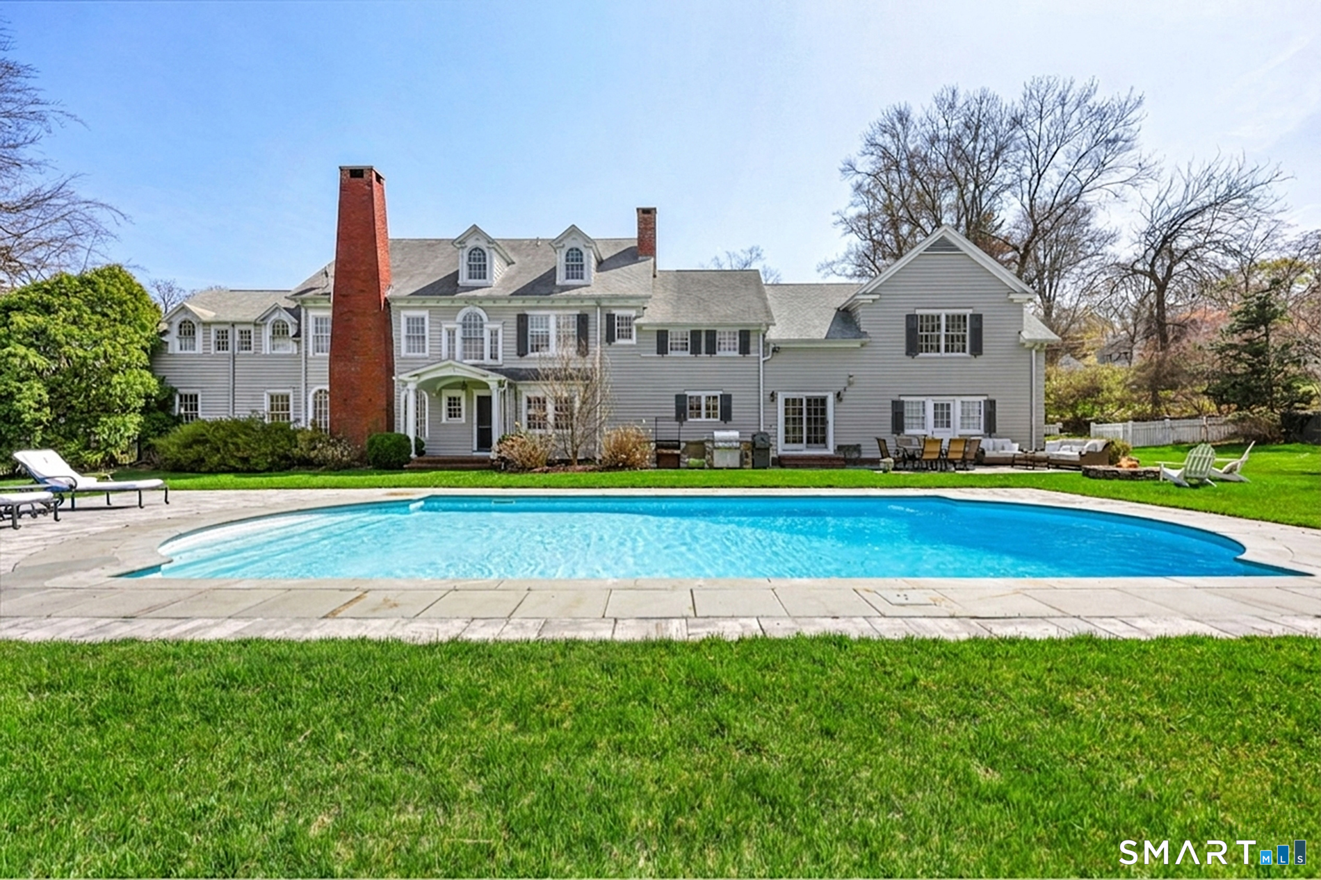 16 Lookout Drive North