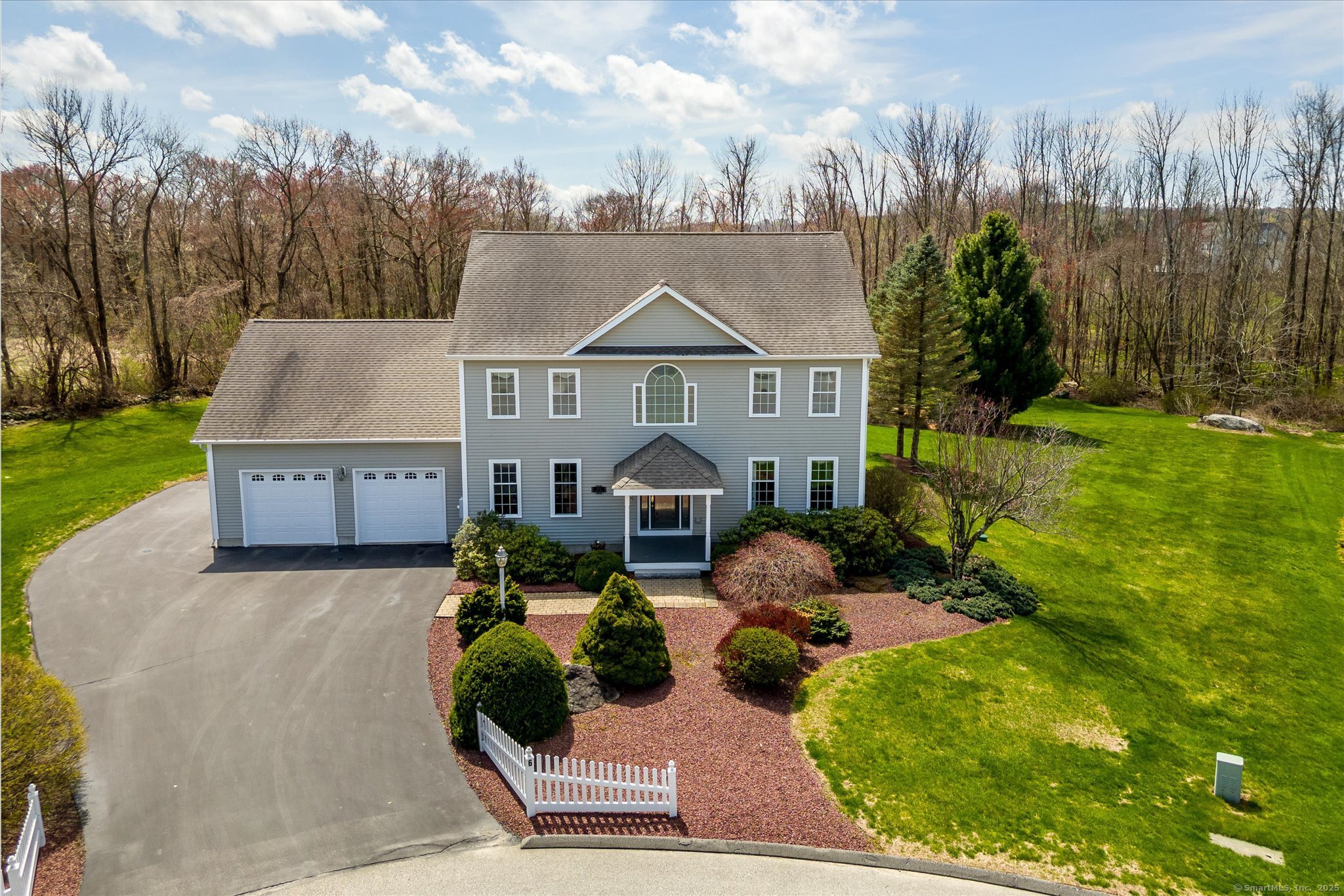 Amanda Circle, Pomfret, Connecticut - 4 Bedrooms  
3 Bathrooms  
8 Rooms - 
