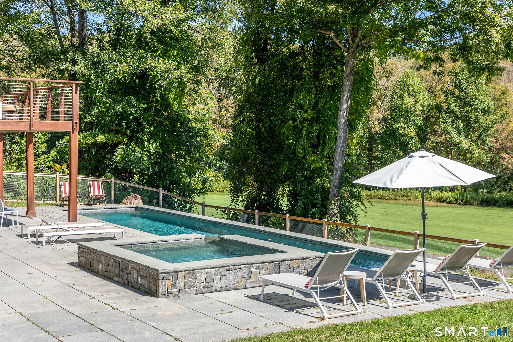 6 River Bend Lane