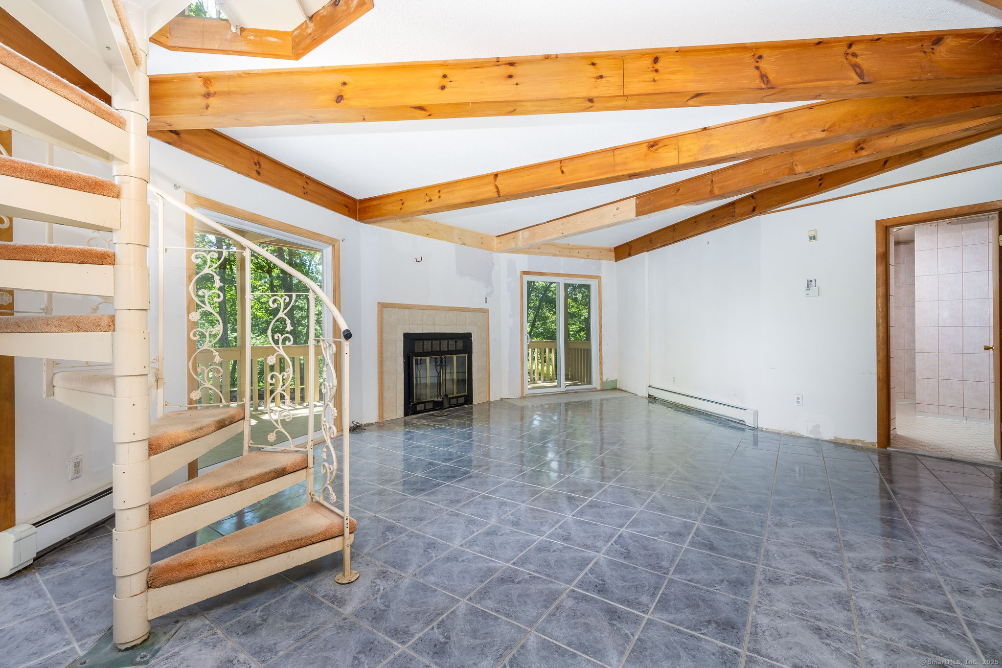 Columbia, Connecticut 06237, United States, 4 Bedrooms Bedrooms, ,4 BathroomsBathrooms,Residential,Pending,179647