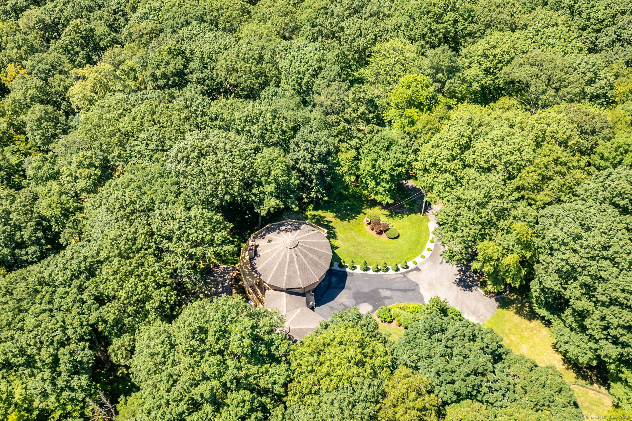 Columbia, Connecticut 06237, United States, 4 Bedrooms Bedrooms, ,4 BathroomsBathrooms,Residential,Pending,179647