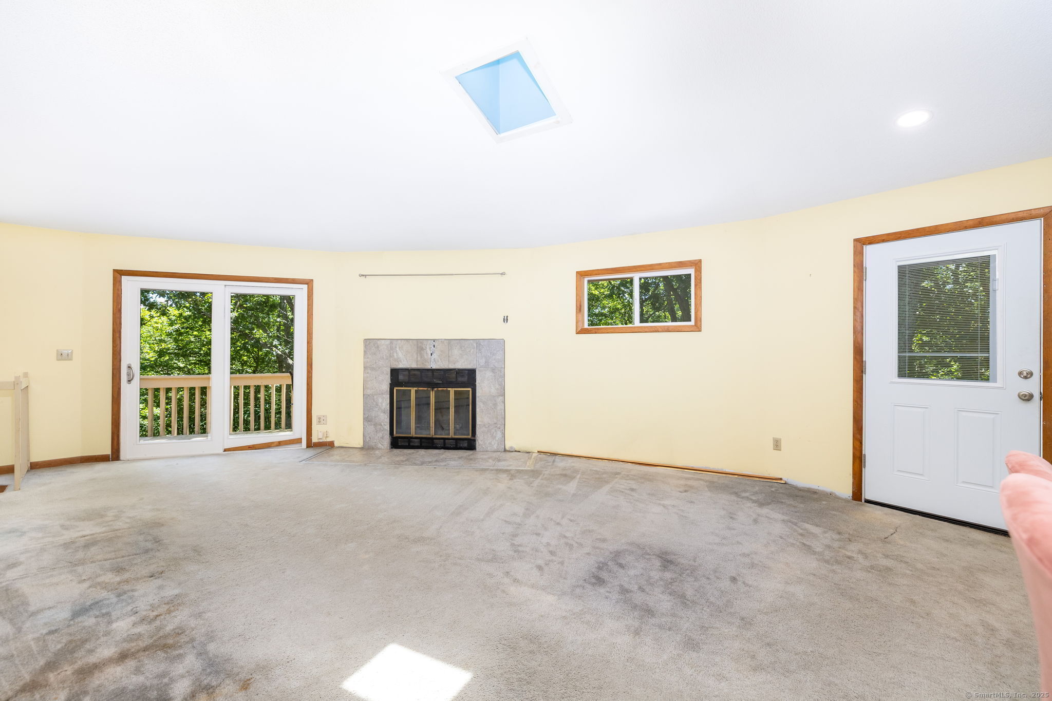 Columbia, Connecticut 06237, United States, 4 Bedrooms Bedrooms, ,4 BathroomsBathrooms,Residential,Pending,179647