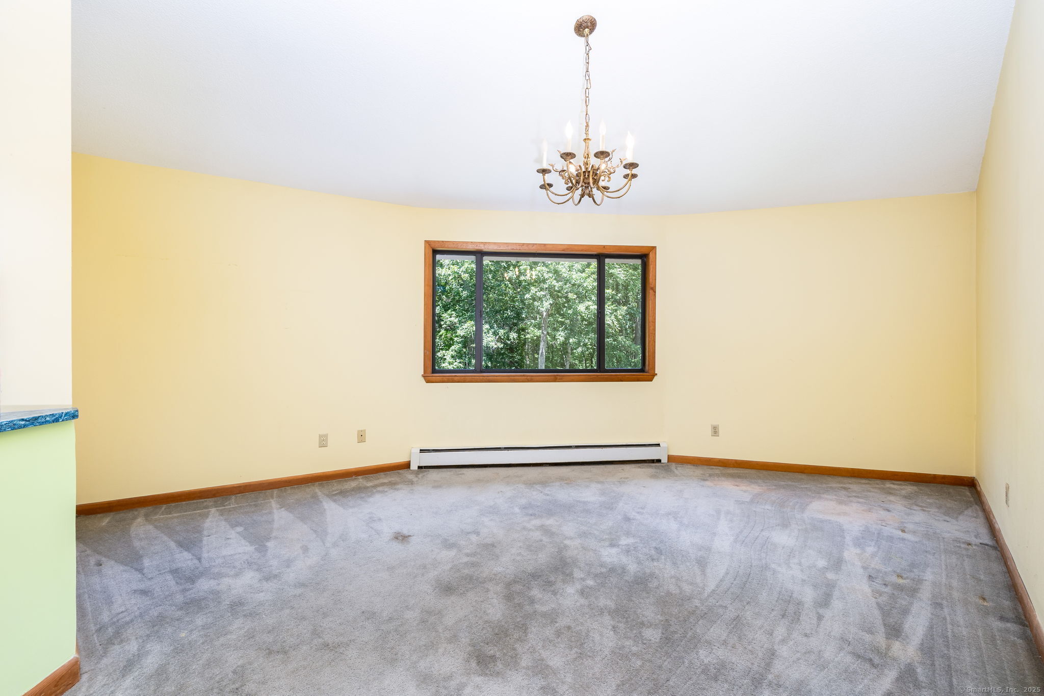 Columbia, Connecticut 06237, United States, 4 Bedrooms Bedrooms, ,4 BathroomsBathrooms,Residential,Pending,179647