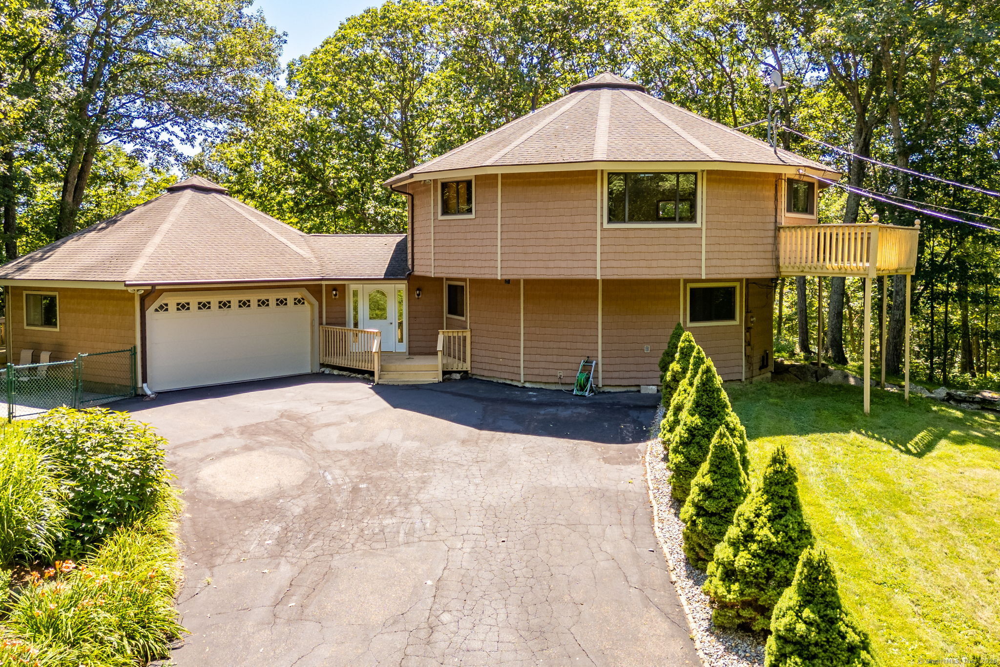 Columbia, Connecticut 06237, United States, 4 Bedrooms Bedrooms, ,4 BathroomsBathrooms,Residential,Pending,179647