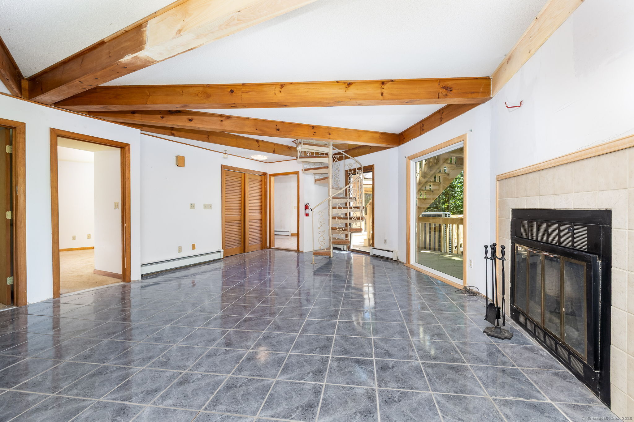 Columbia, Connecticut 06237, United States, 4 Bedrooms Bedrooms, ,4 BathroomsBathrooms,Residential,Pending,179647