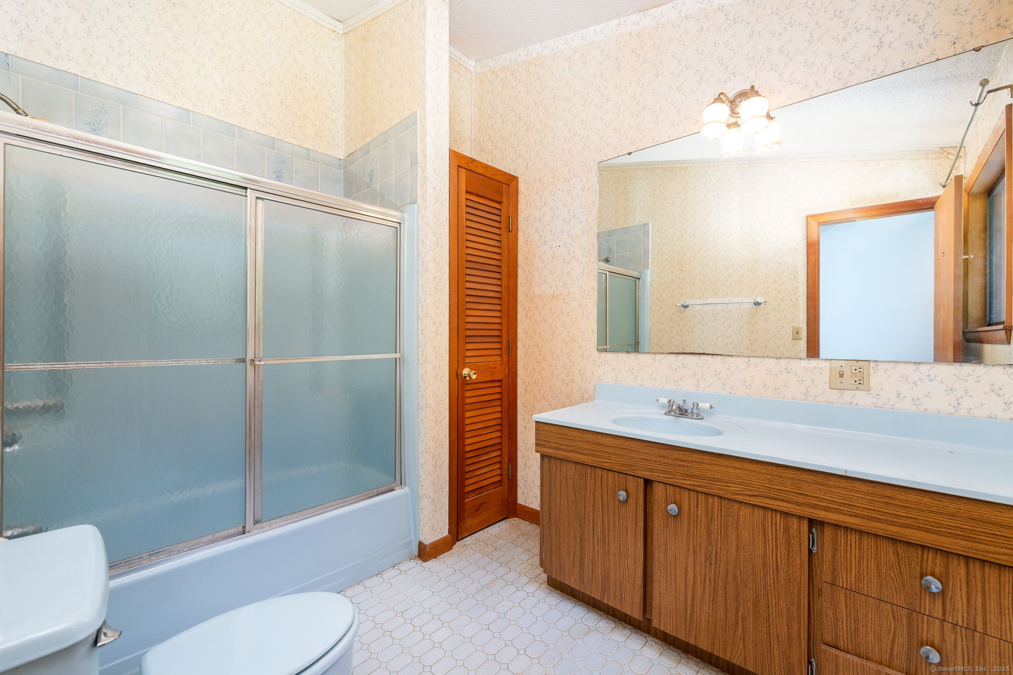 Columbia, Connecticut 06237, United States, 4 Bedrooms Bedrooms, ,4 BathroomsBathrooms,Residential,Pending,179647