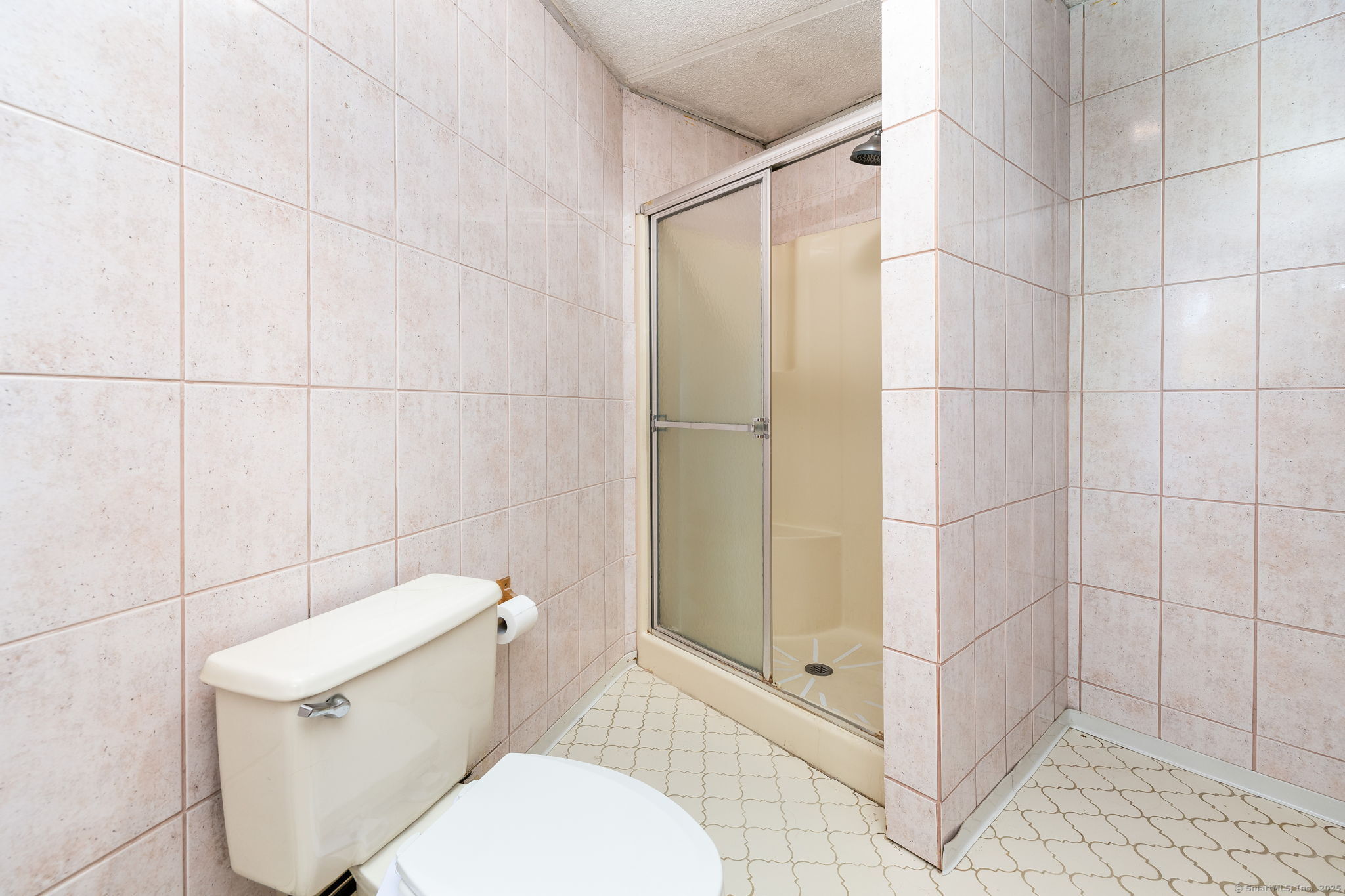 Columbia, Connecticut 06237, United States, 4 Bedrooms Bedrooms, ,4 BathroomsBathrooms,Residential,Pending,179647