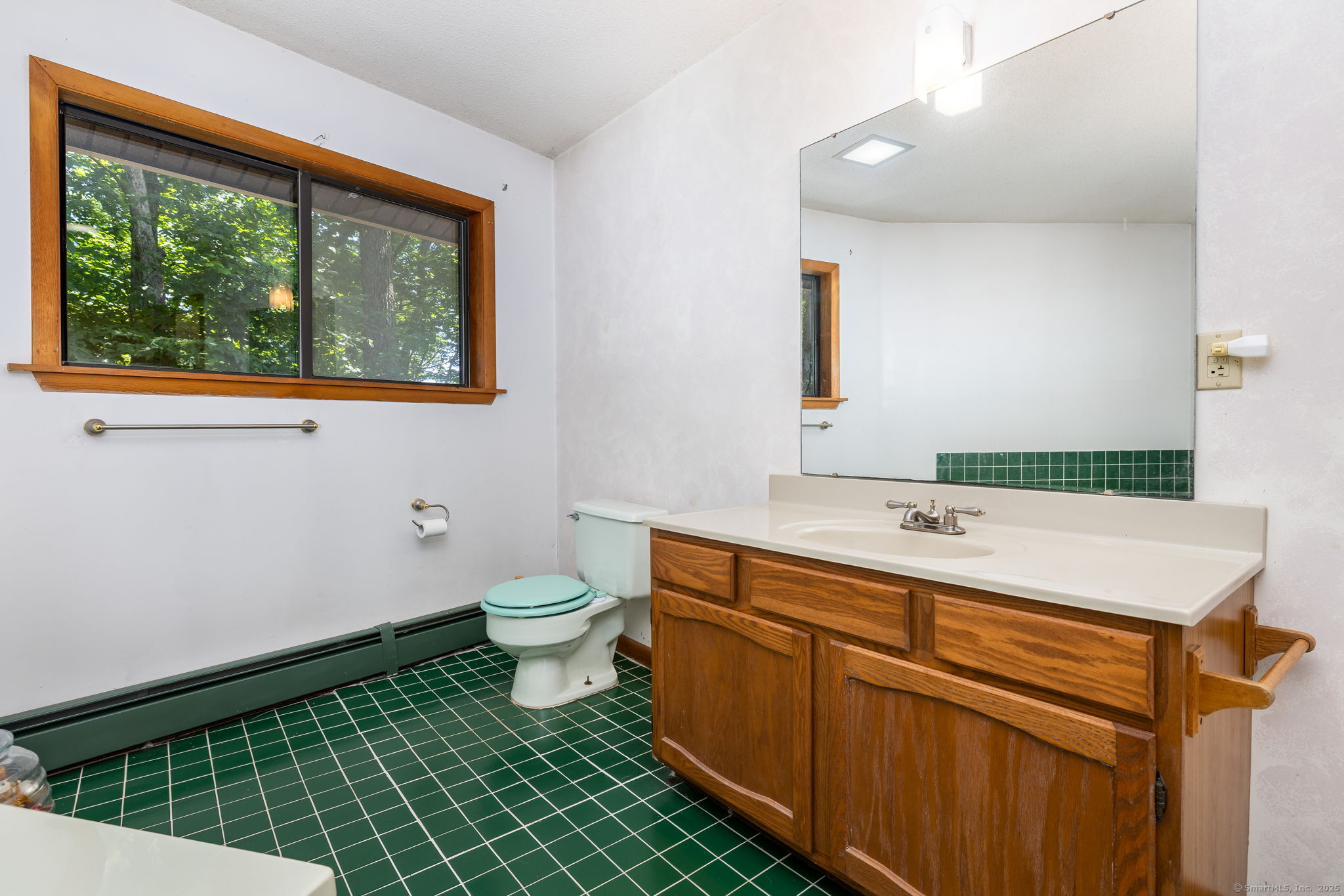 Columbia, Connecticut 06237, United States, 4 Bedrooms Bedrooms, ,4 BathroomsBathrooms,Residential,Pending,179647