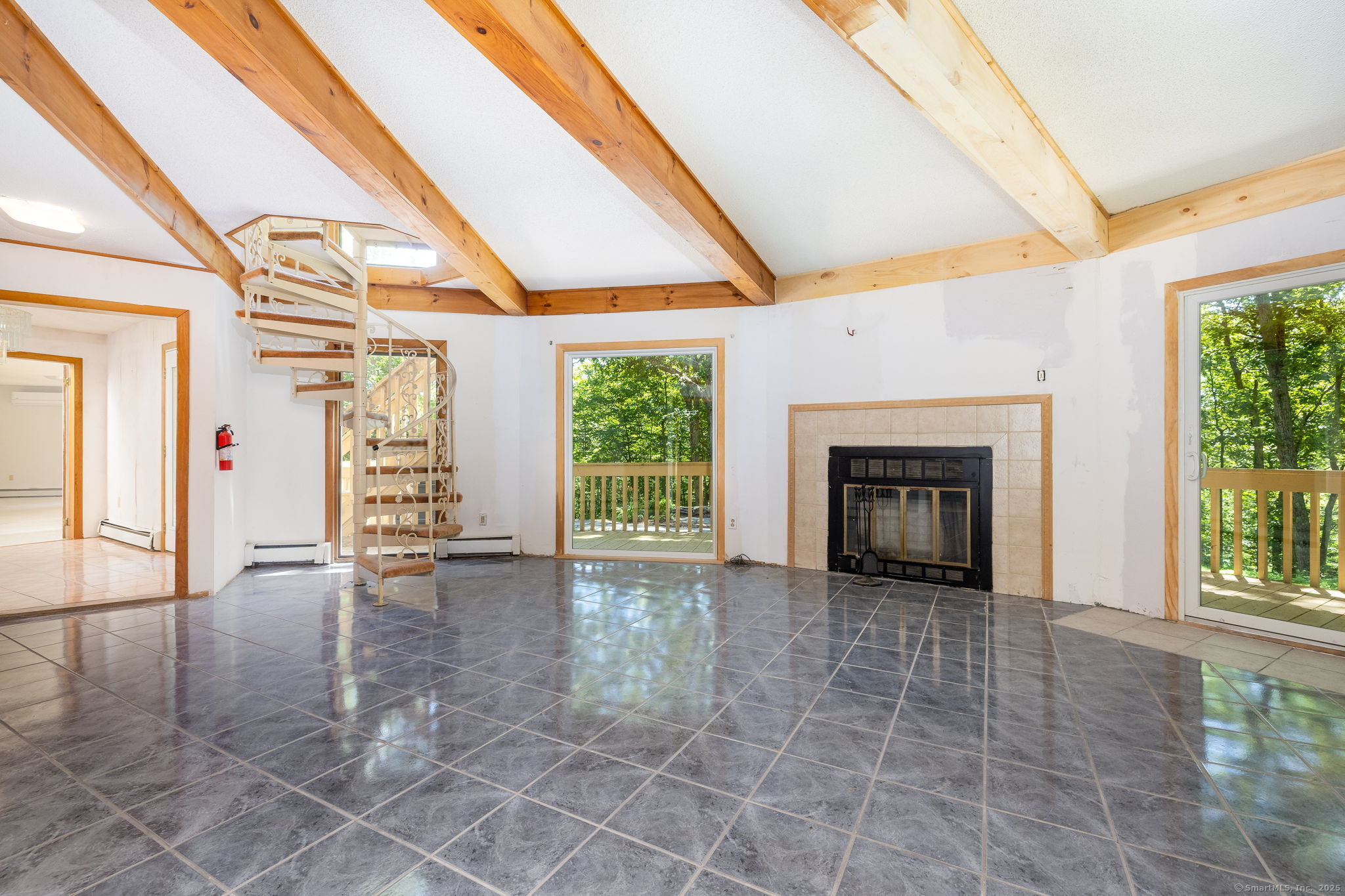 Columbia, Connecticut 06237, United States, 4 Bedrooms Bedrooms, ,4 BathroomsBathrooms,Residential,Pending,179647