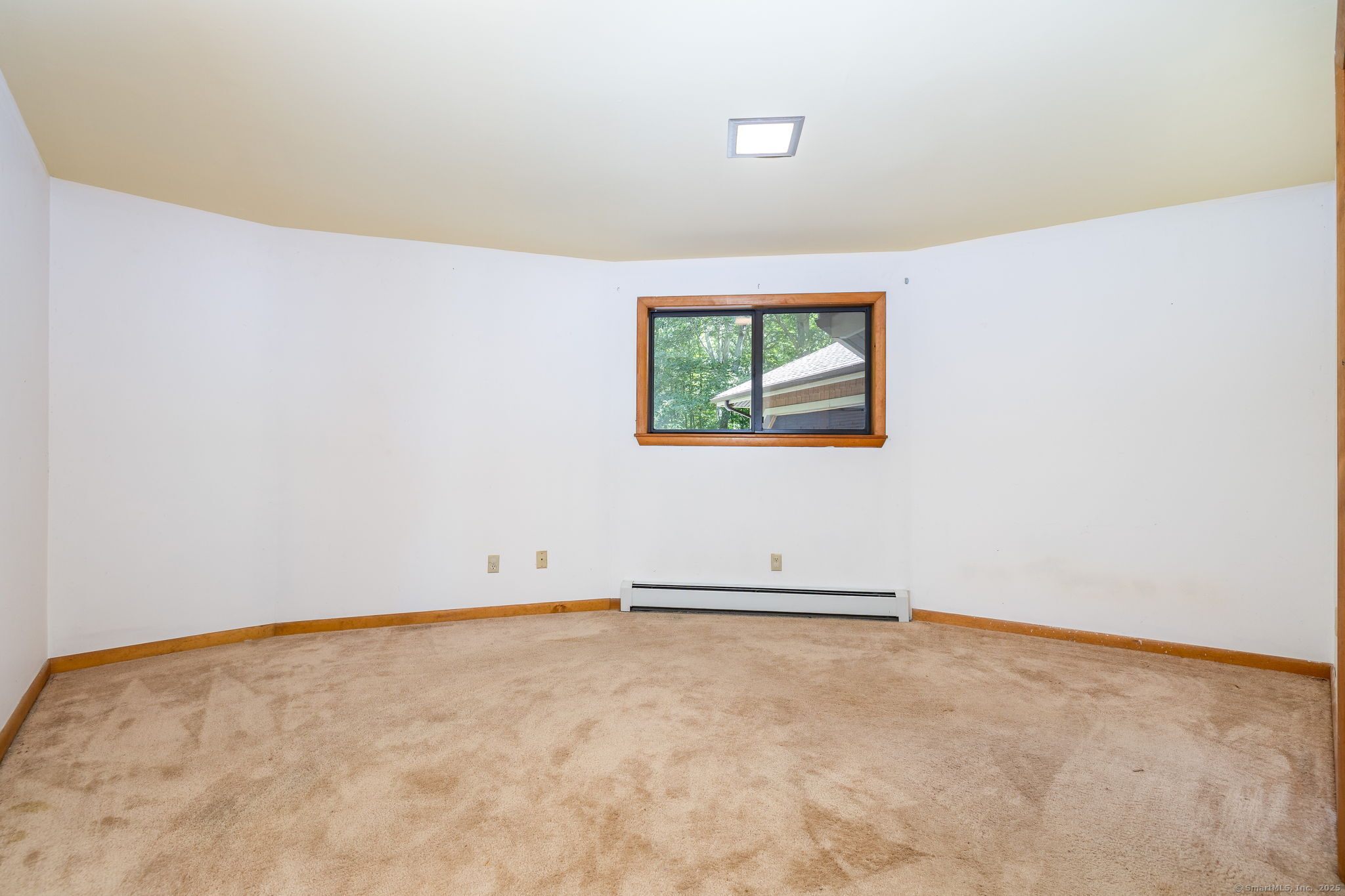 Columbia, Connecticut 06237, United States, 4 Bedrooms Bedrooms, ,4 BathroomsBathrooms,Residential,Pending,179647