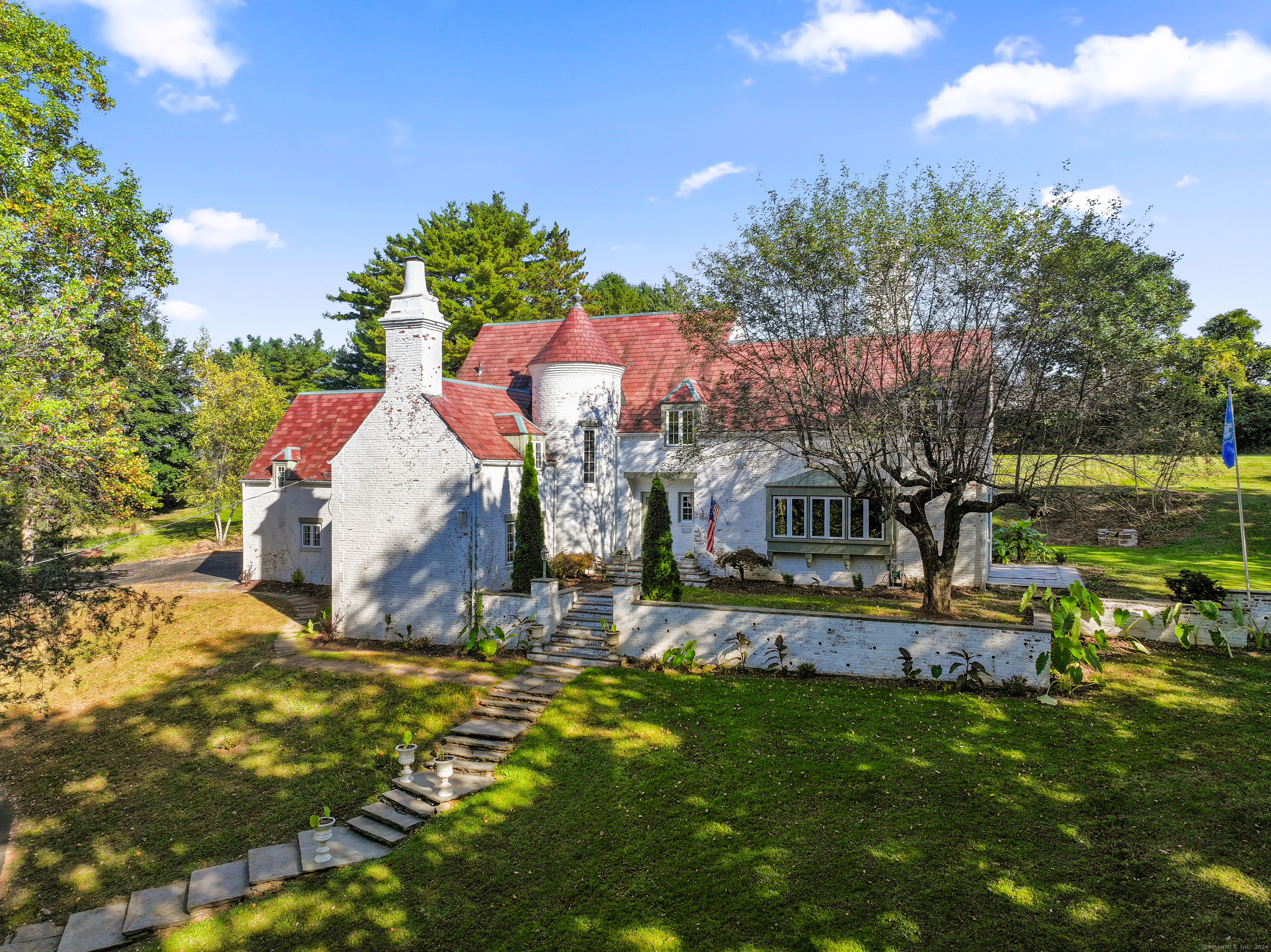 Mooreland Road, Berlin, Connecticut - 5 Bedrooms  
4 Bathrooms  
9 Rooms - 