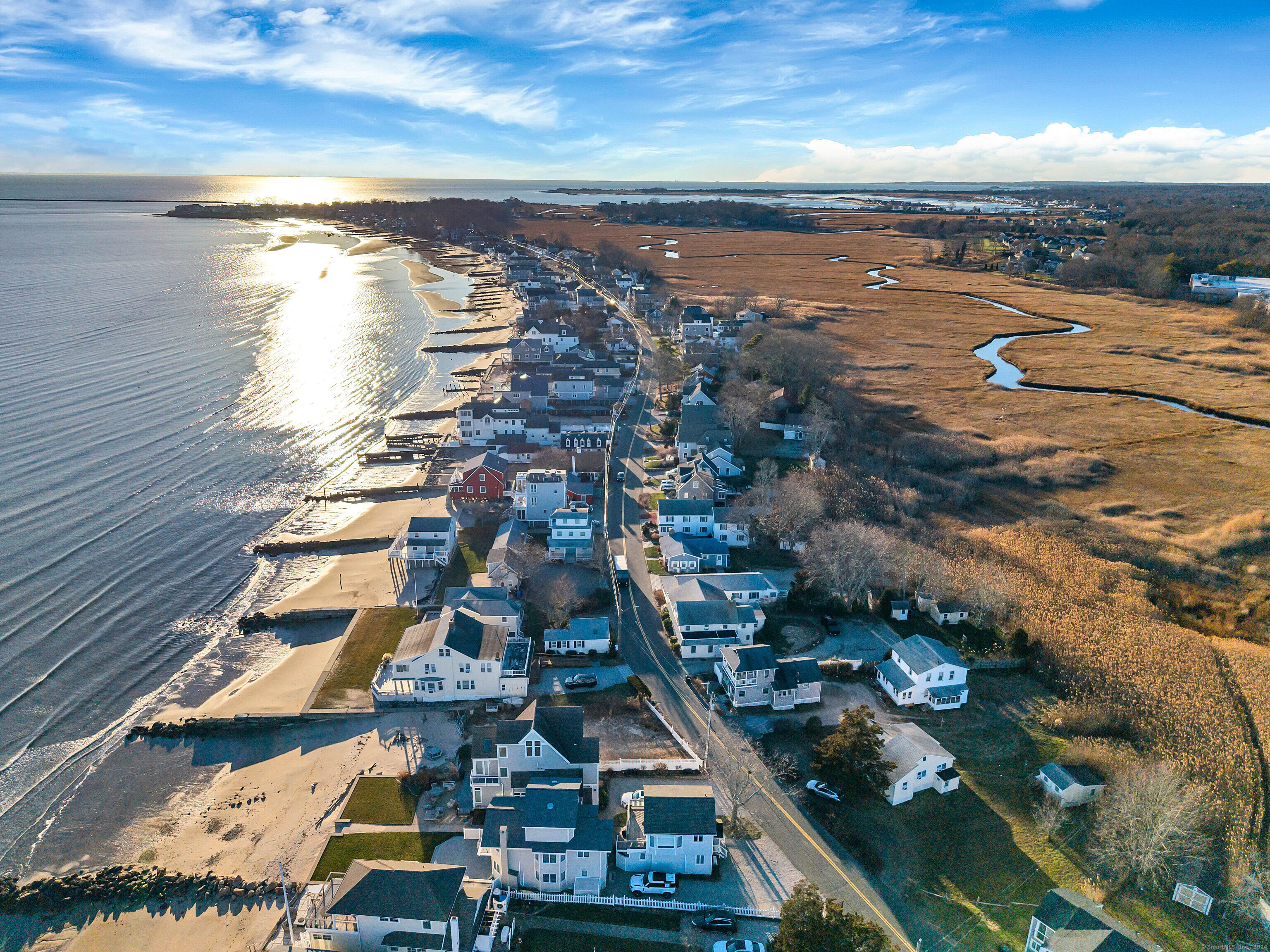 Property for Sale at 176 Shore Road, Clinton, Connecticut - Bedrooms: 7 
Bathrooms: 3 
Rooms: 14  - $1,100,000