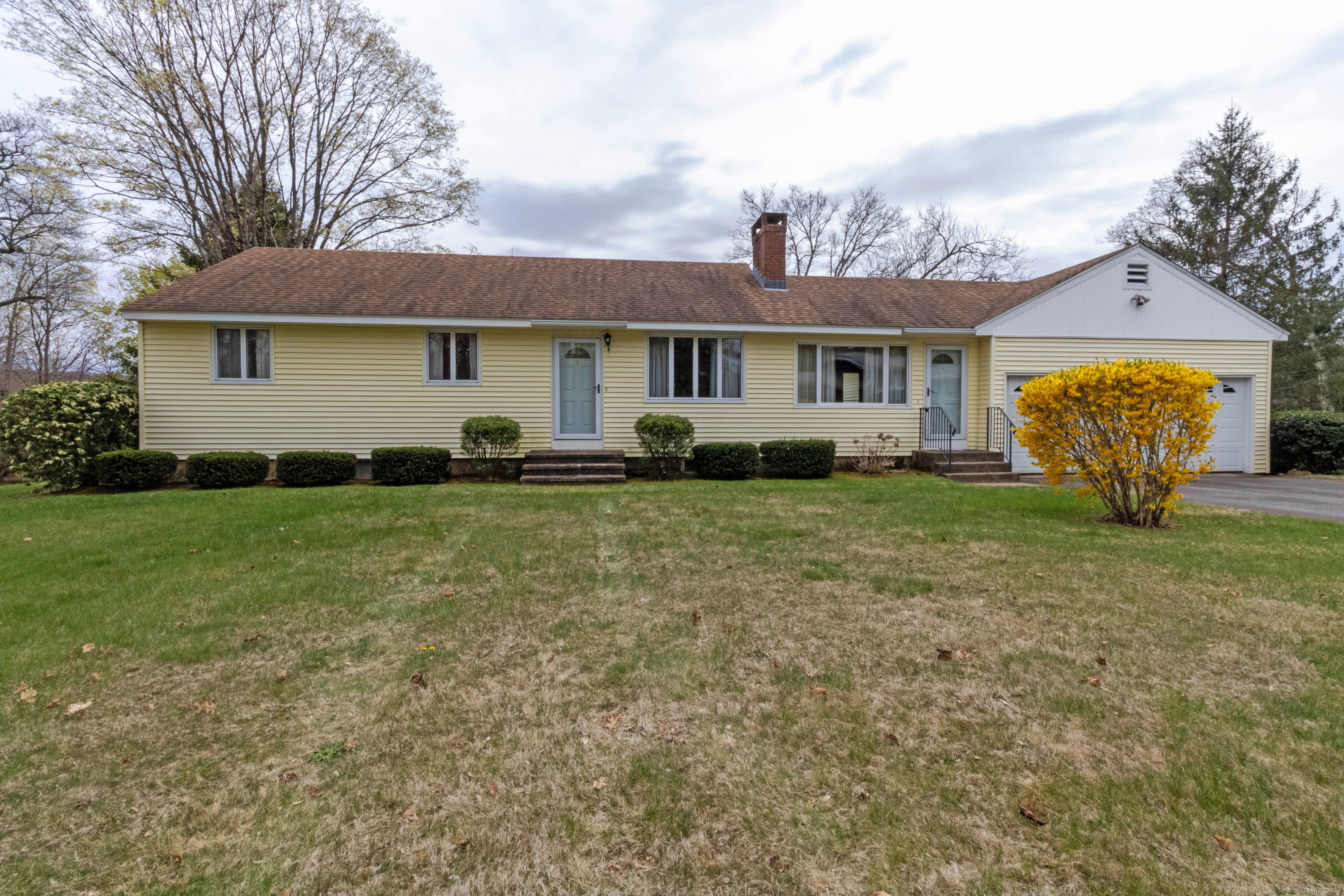 Laurel Heights Road, Haddam, Connecticut - 3 Bedrooms  
1 Bathrooms  
7 Rooms - 