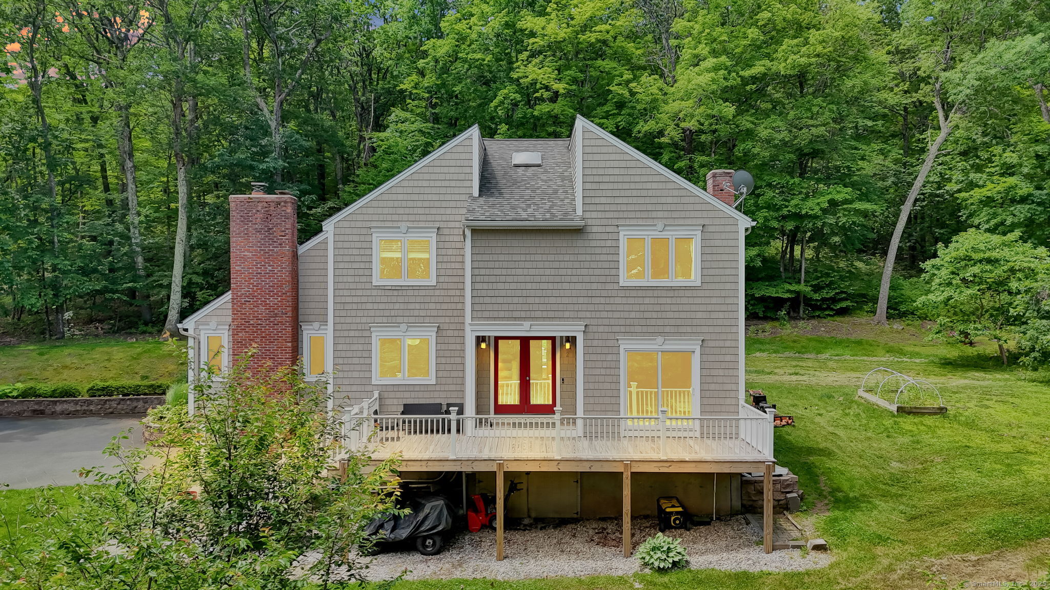 Pent Road, Bloomfield, Connecticut - 3 Bedrooms  
3 Bathrooms  
8 Rooms - 