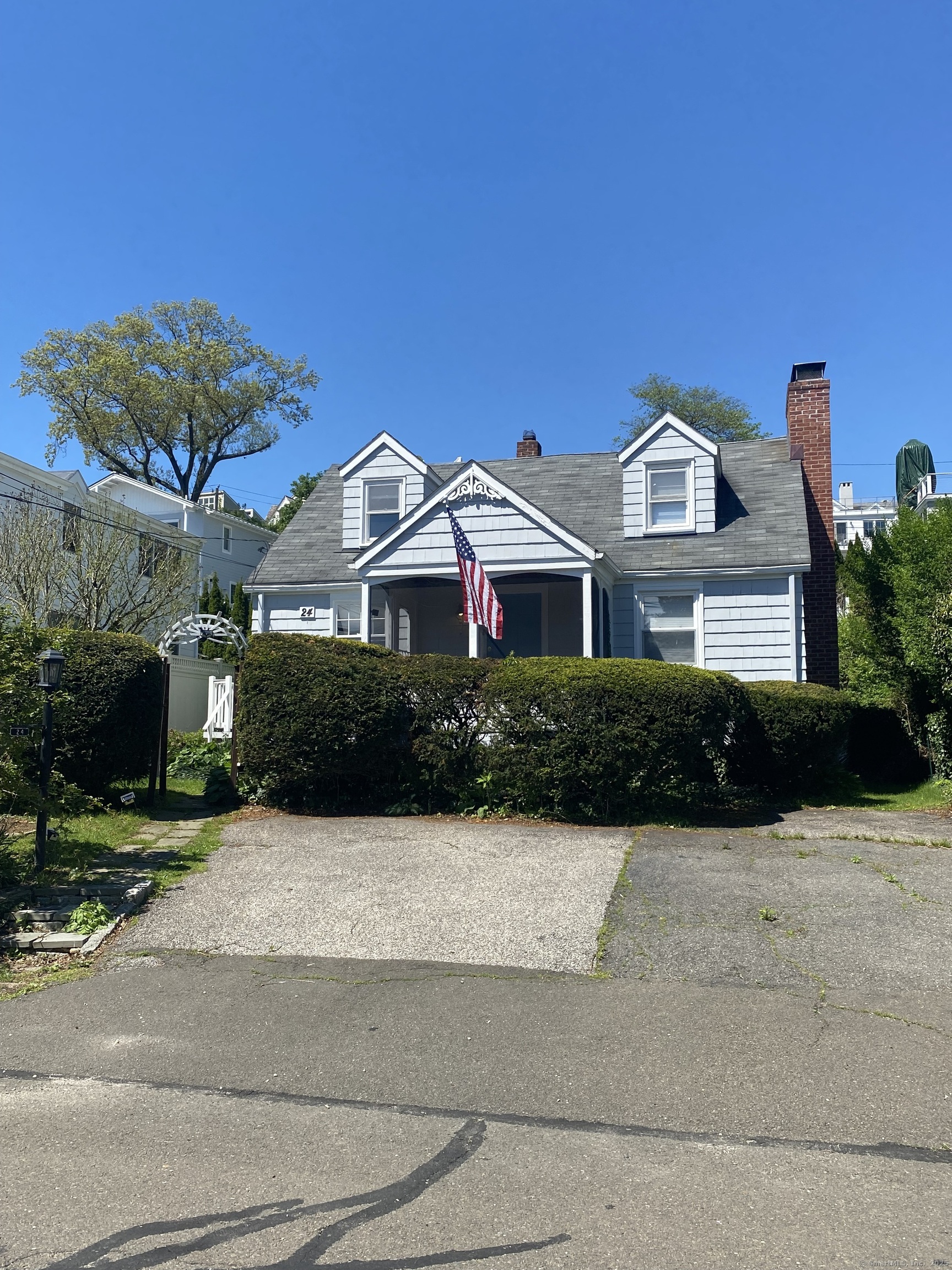 Sherwood Drive, Westport, Connecticut - 2 Bedrooms  
2 Bathrooms  
5 Rooms - 