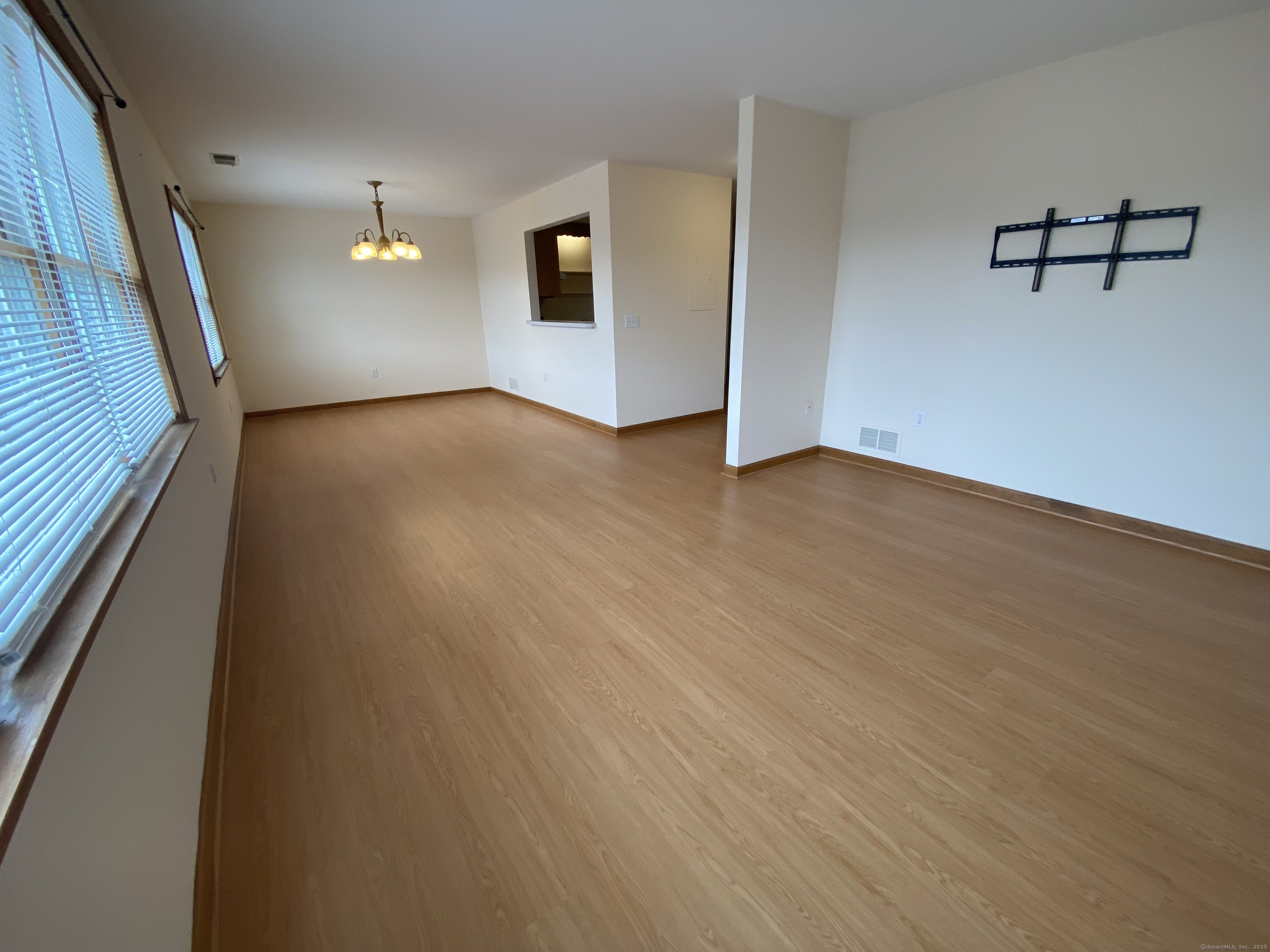 Cromwell, Connecticut 06416, United States, 2 Bedrooms Bedrooms, ,1 BathroomBathrooms,Residential,Active,186423