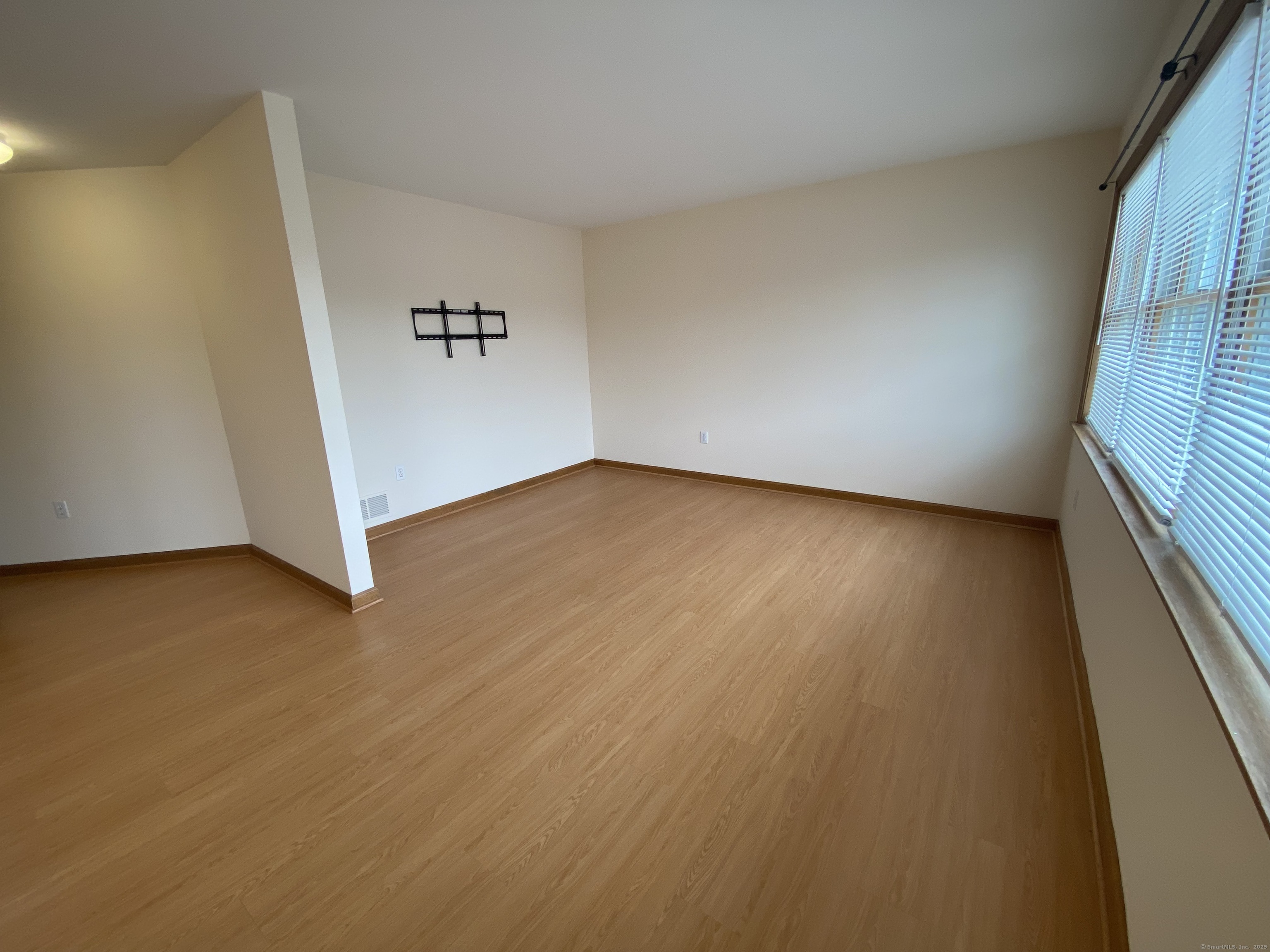 Cromwell, Connecticut 06416, United States, 2 Bedrooms Bedrooms, ,1 BathroomBathrooms,Residential,Active,186423