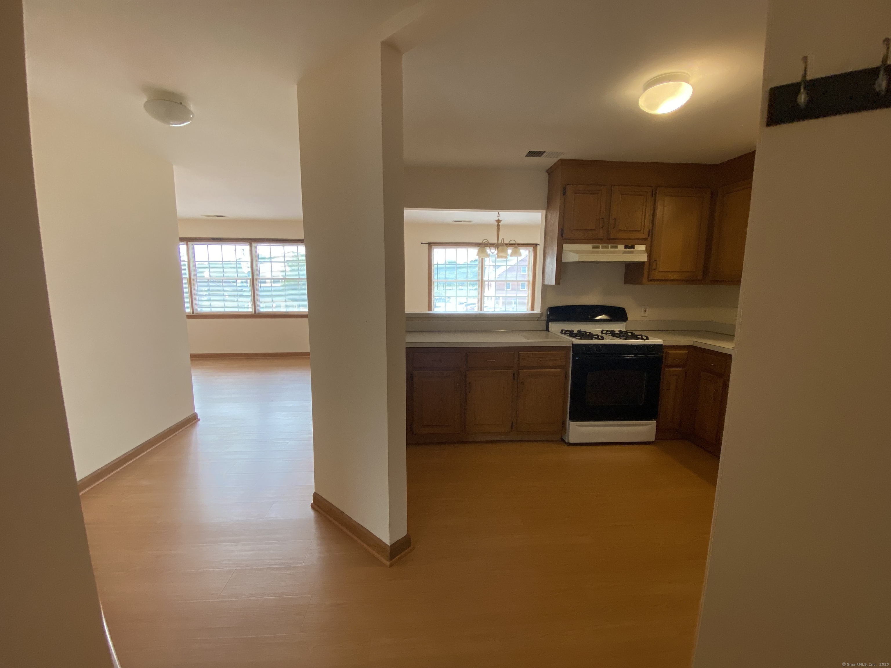 Cromwell, Connecticut 06416, United States, 2 Bedrooms Bedrooms, ,1 BathroomBathrooms,Residential,Active,186423